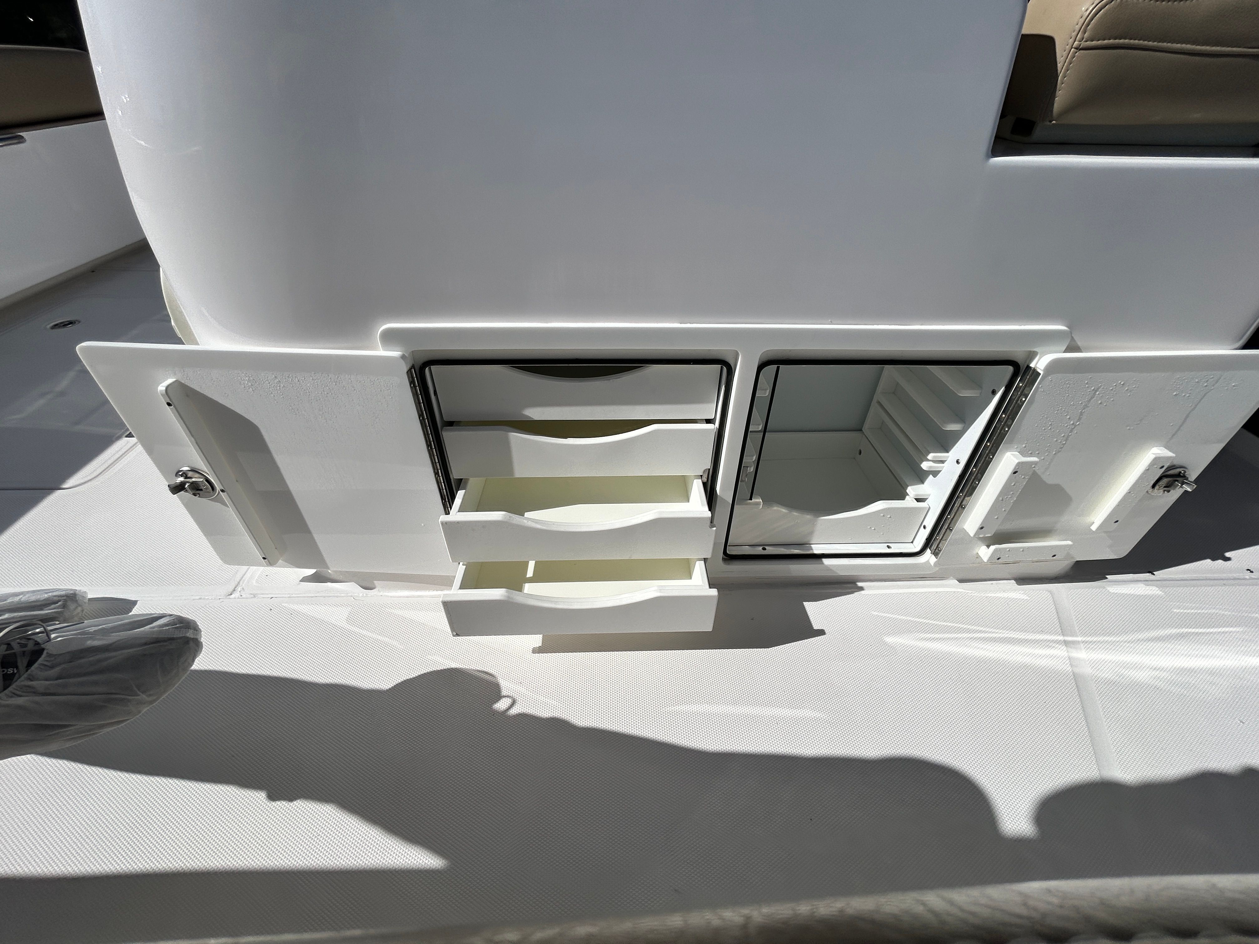 2020 Everglades 395 Center Console - 22