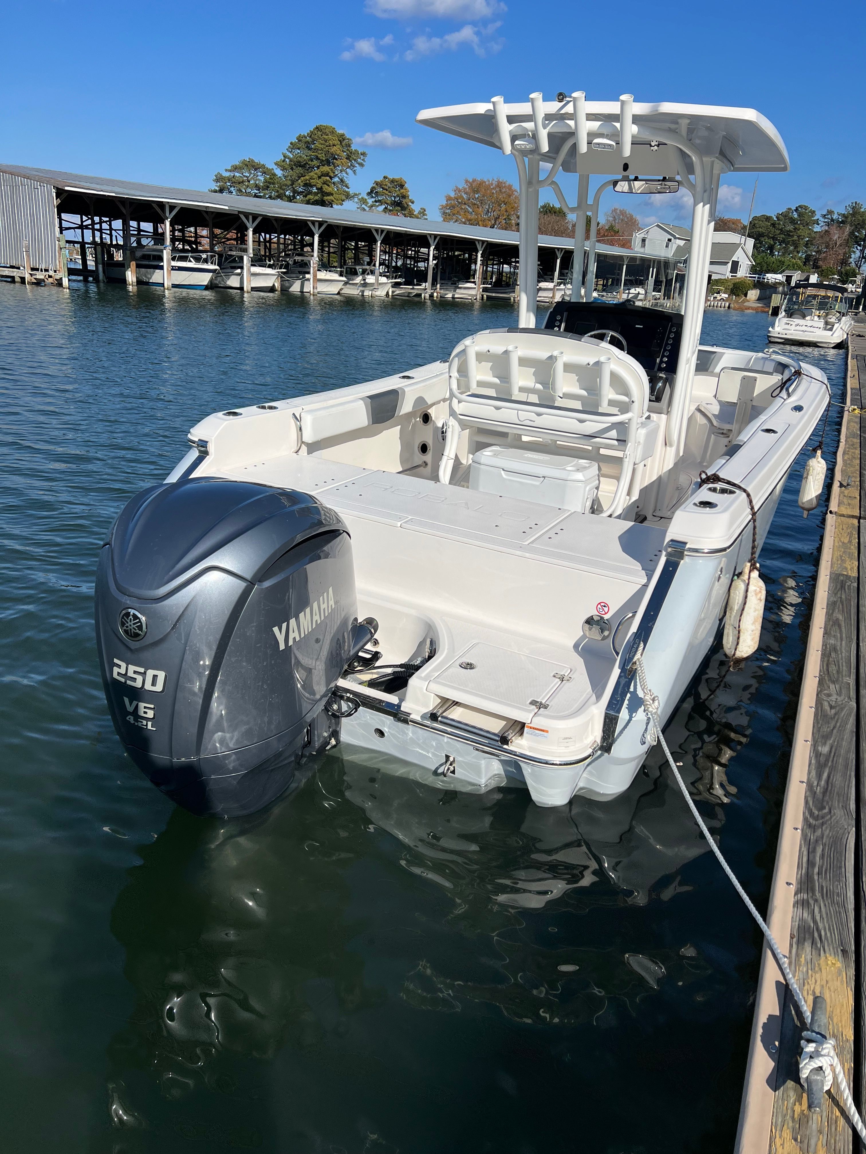 2021 Robalo R230 Center Console - 9