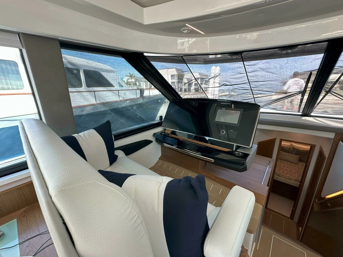 2025 Tiara Yachts EX 60 - Image 18