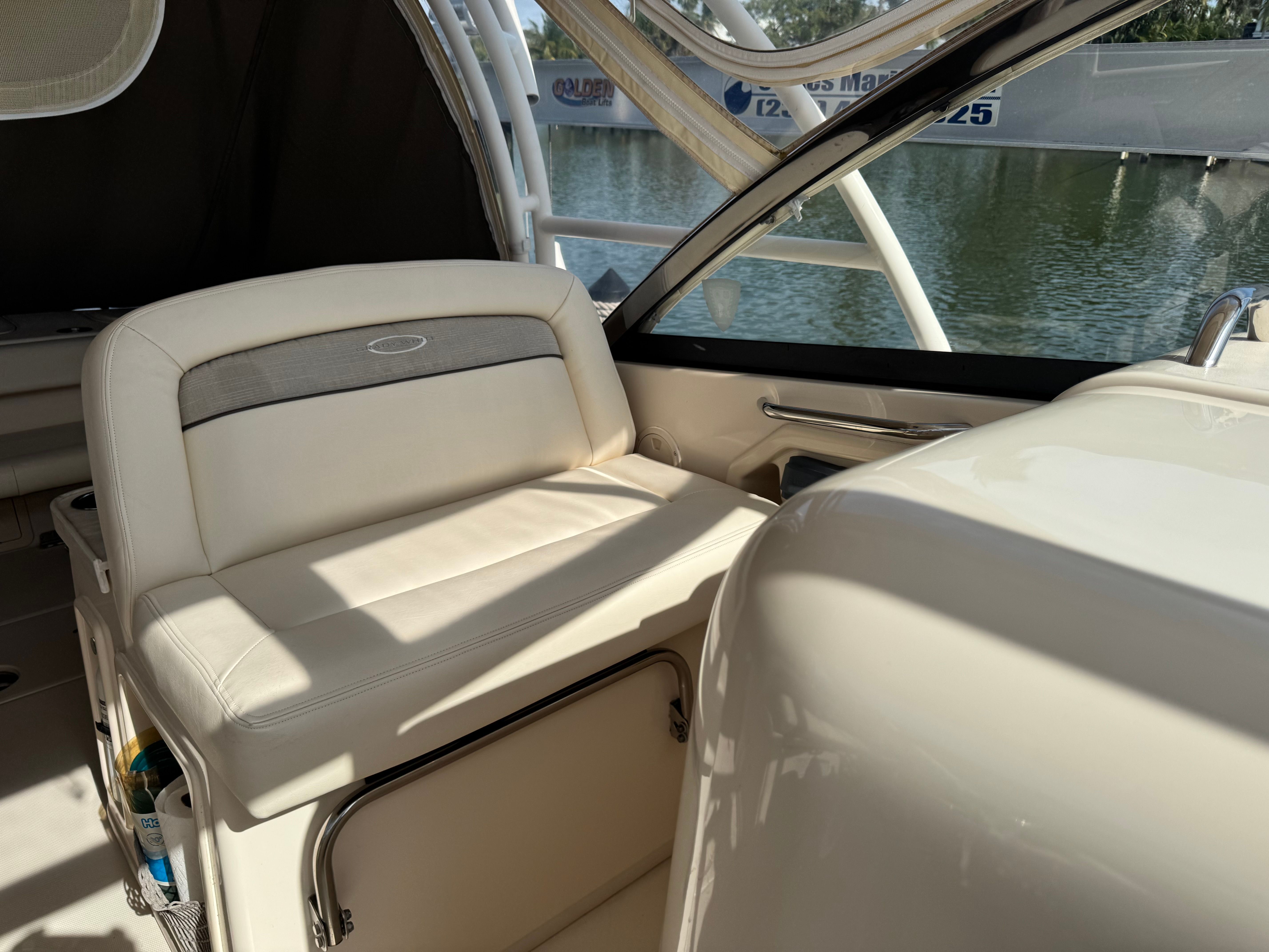 2016 Grady-White Freedom 307 - 5