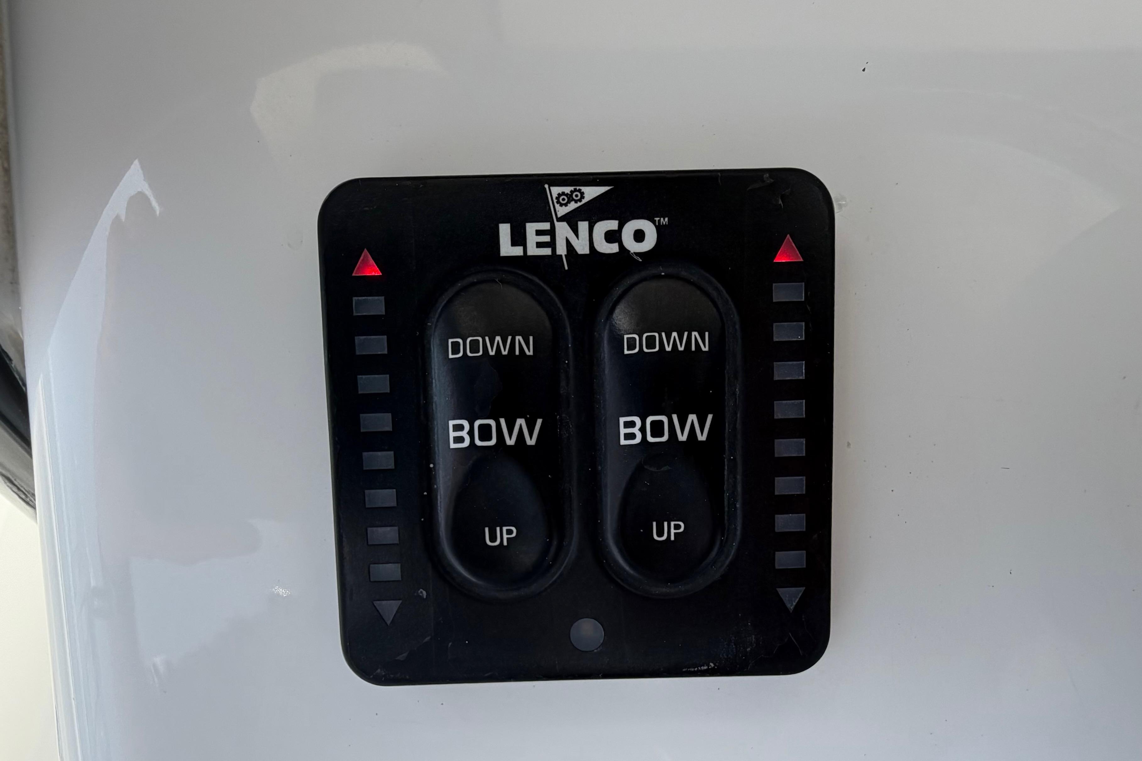 Lenco trim tab control panel on 2019 Sea Hunt Gamefish 27 Coffin Box boat.