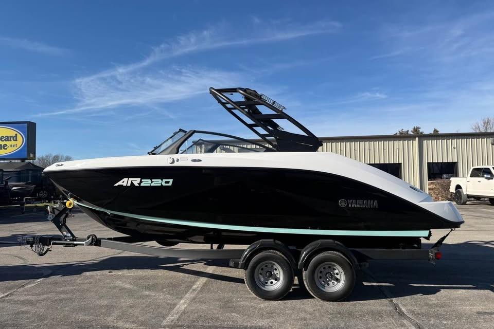 2026 Yamaha Boats AR220