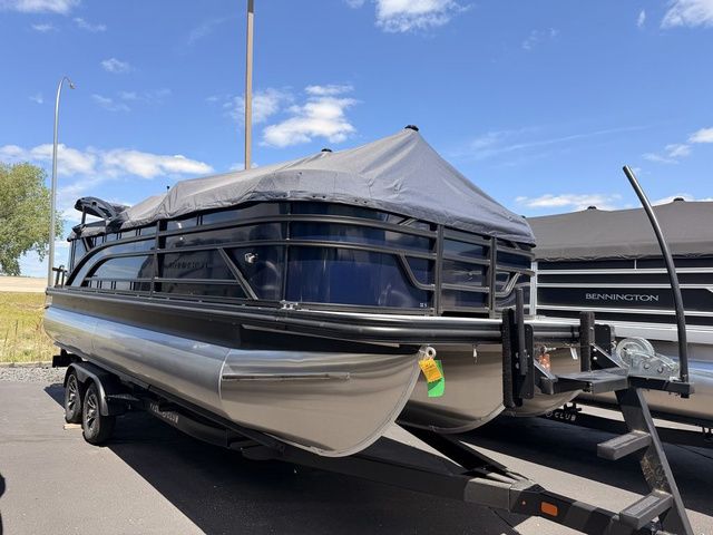 2025 Bennington M Quad Bench 24 MFB Tritoon - 22