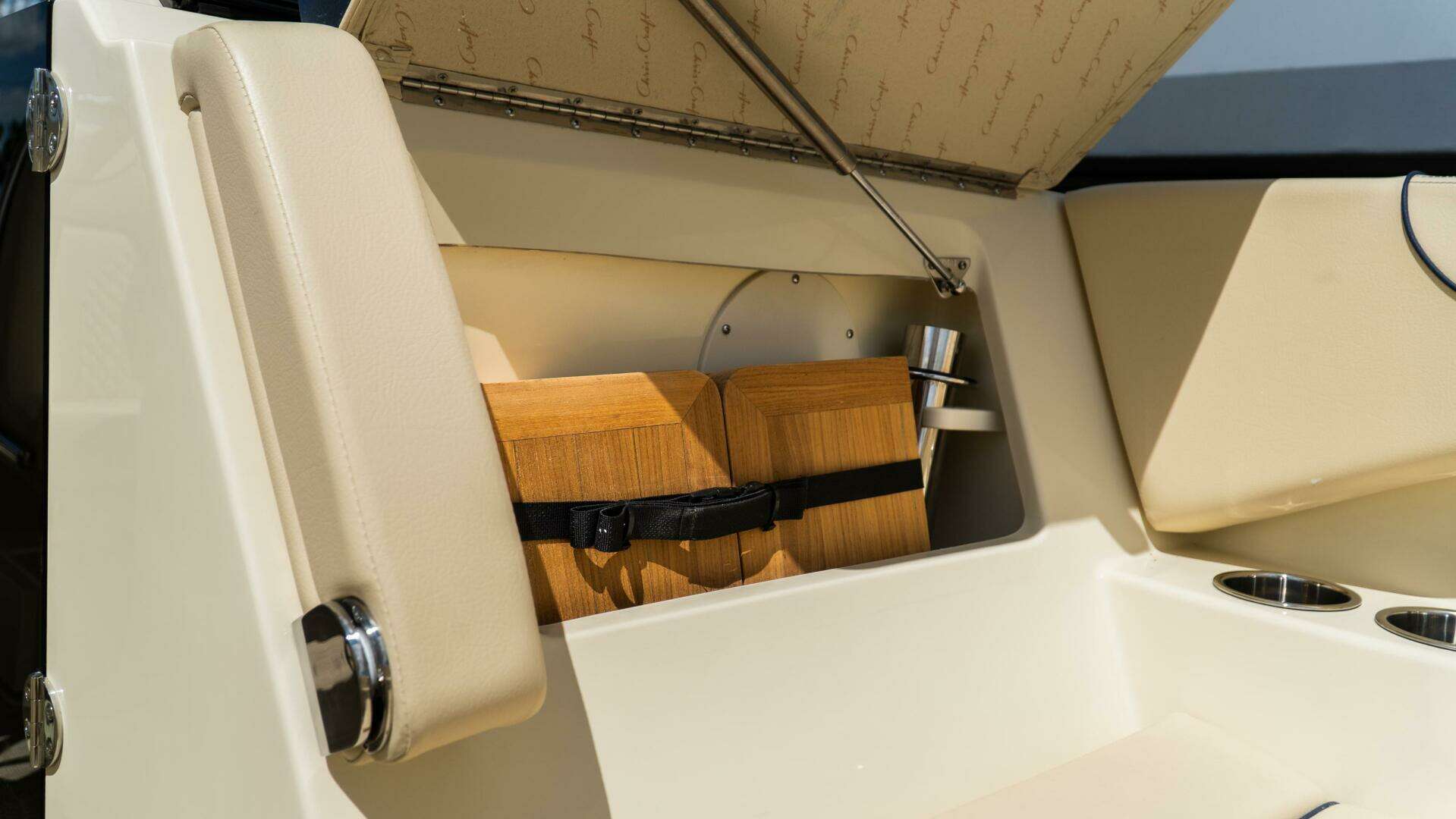 2025 Chris-Craft Calypso - Image 60