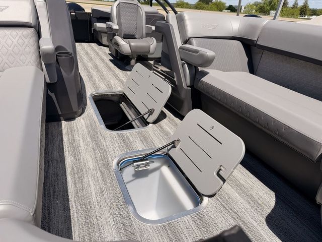 2025 Bennington M Quad Bench 24 MFB Tritoon - 9