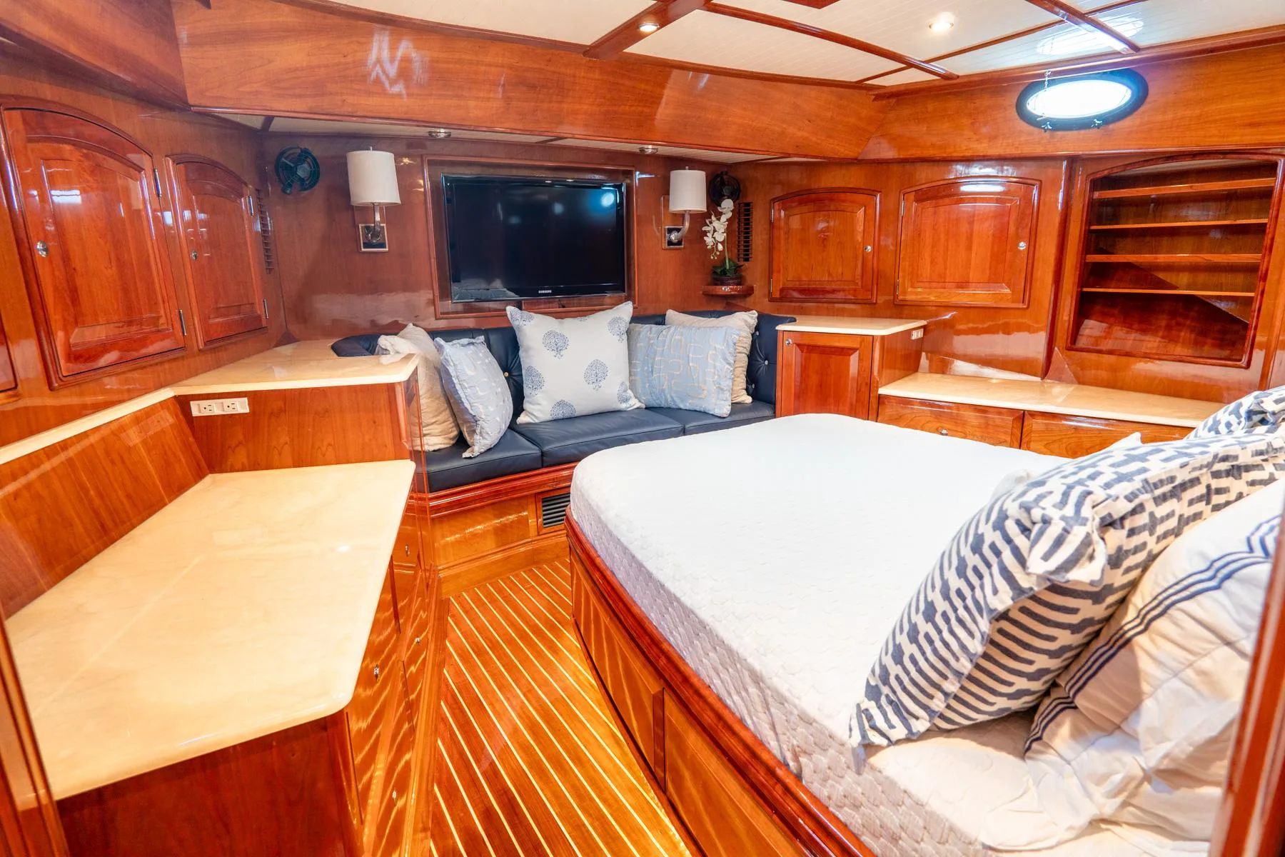 2006 Hinckley Talaria 55 FB - 12