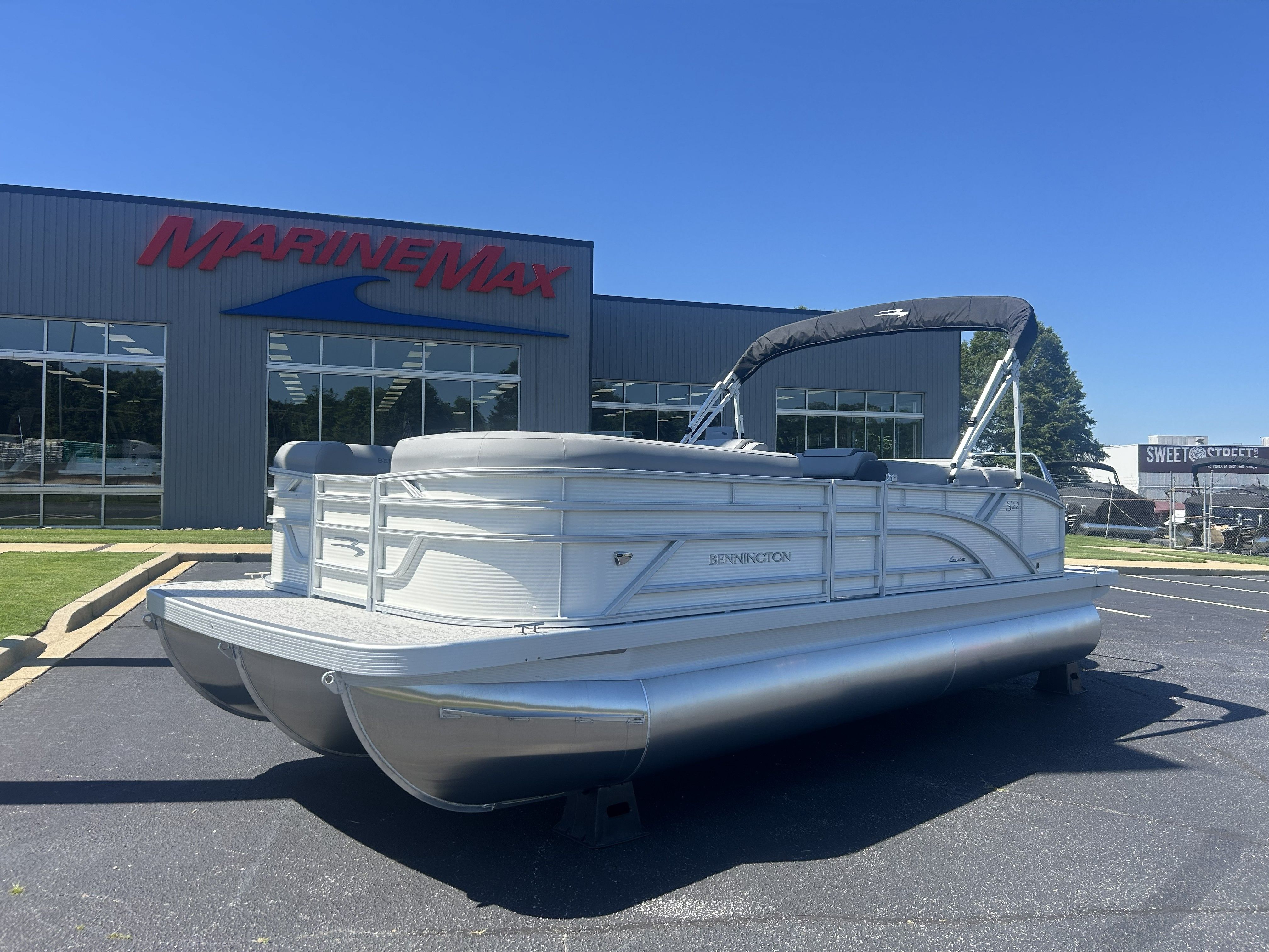 2026 Bennington 22 SSB LUXE
