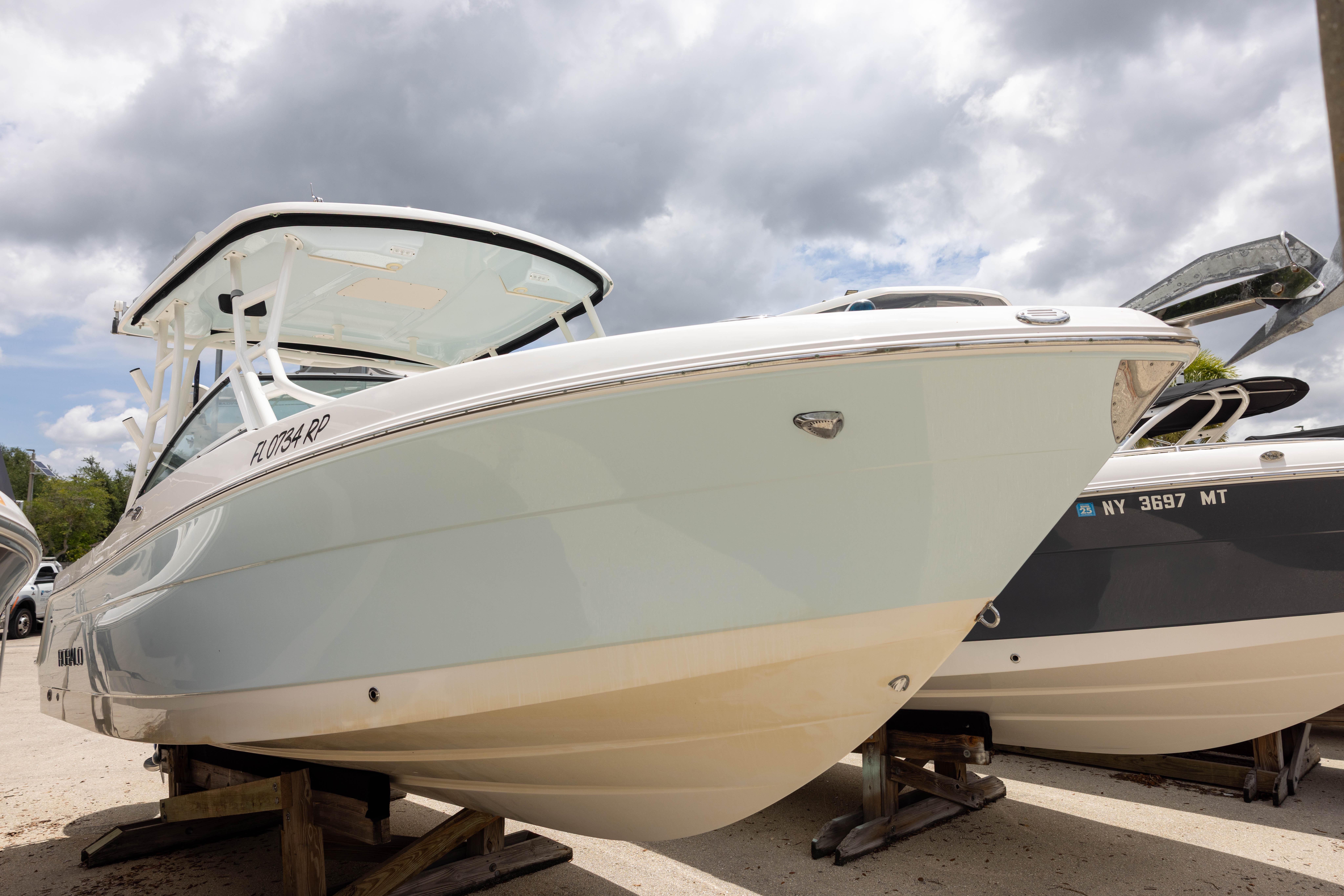 2018 Robalo R247 Dual Console