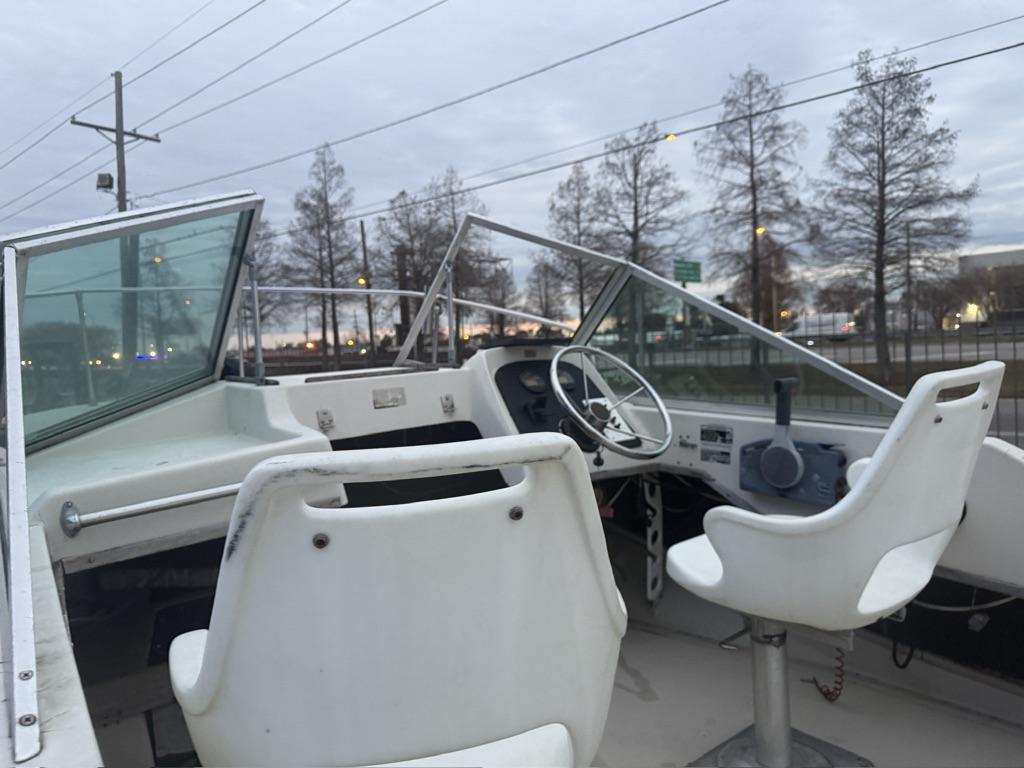 1977 Boston Whaler 21 REVENGE - 7