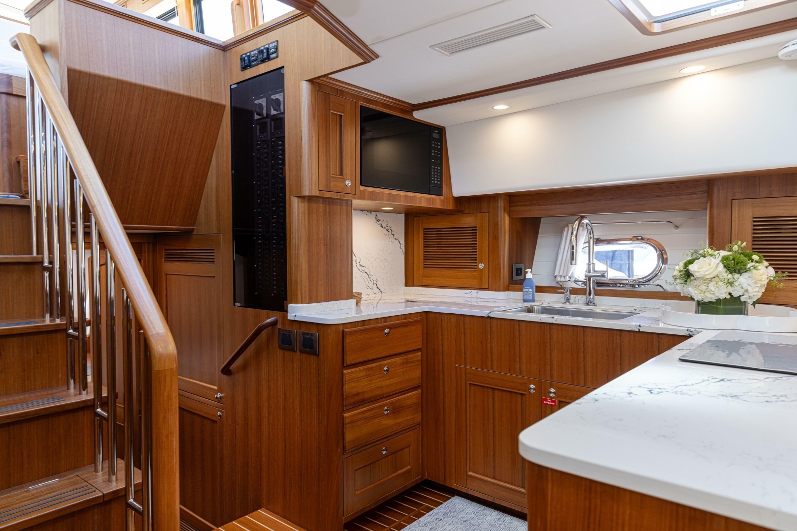 2027 Hunt Yachts Ocean 63 Flybridge - Image 6