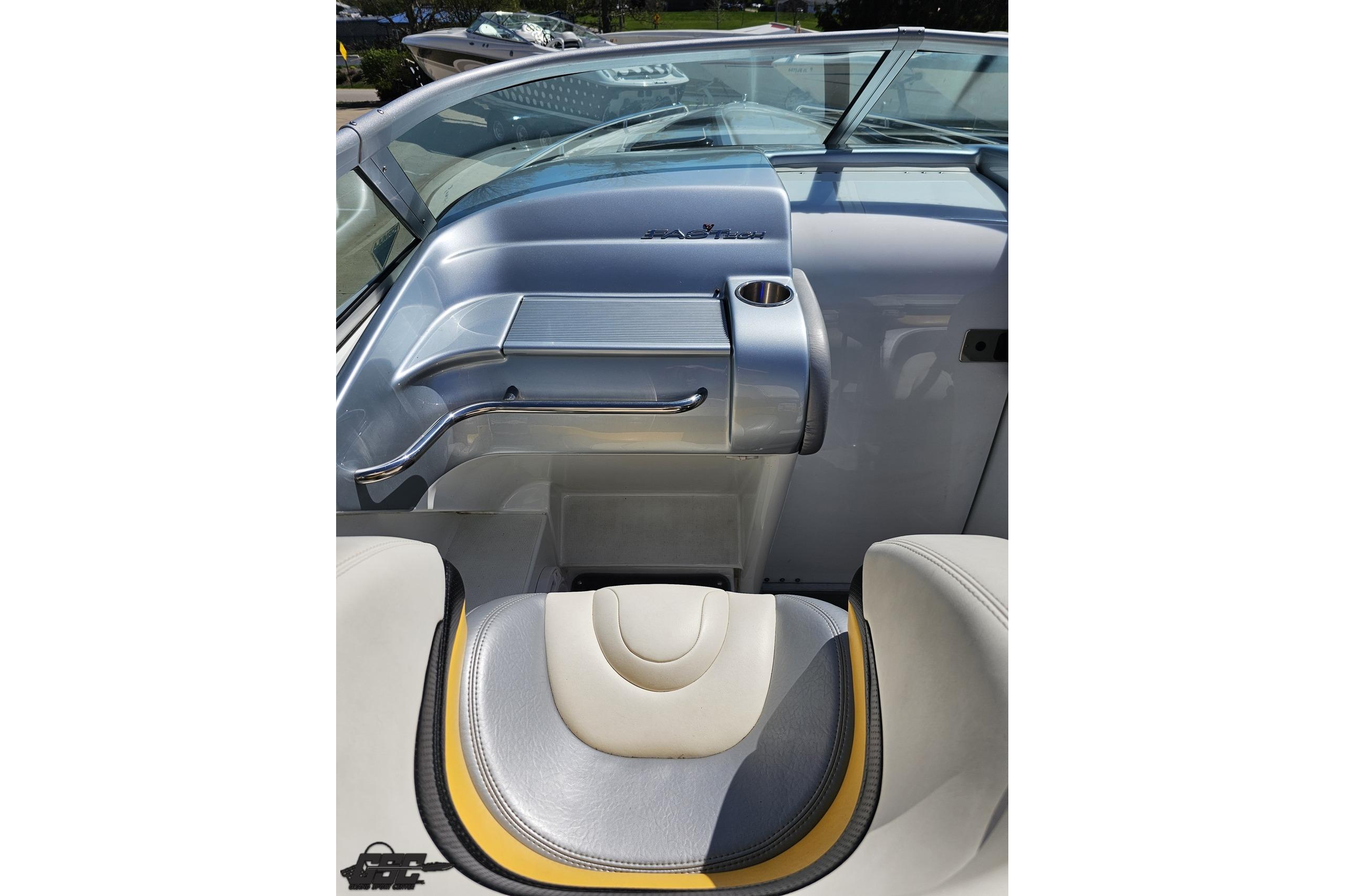 2014 Formula 292 FASTech boat interior with sleek dashboard and comfortable seating.