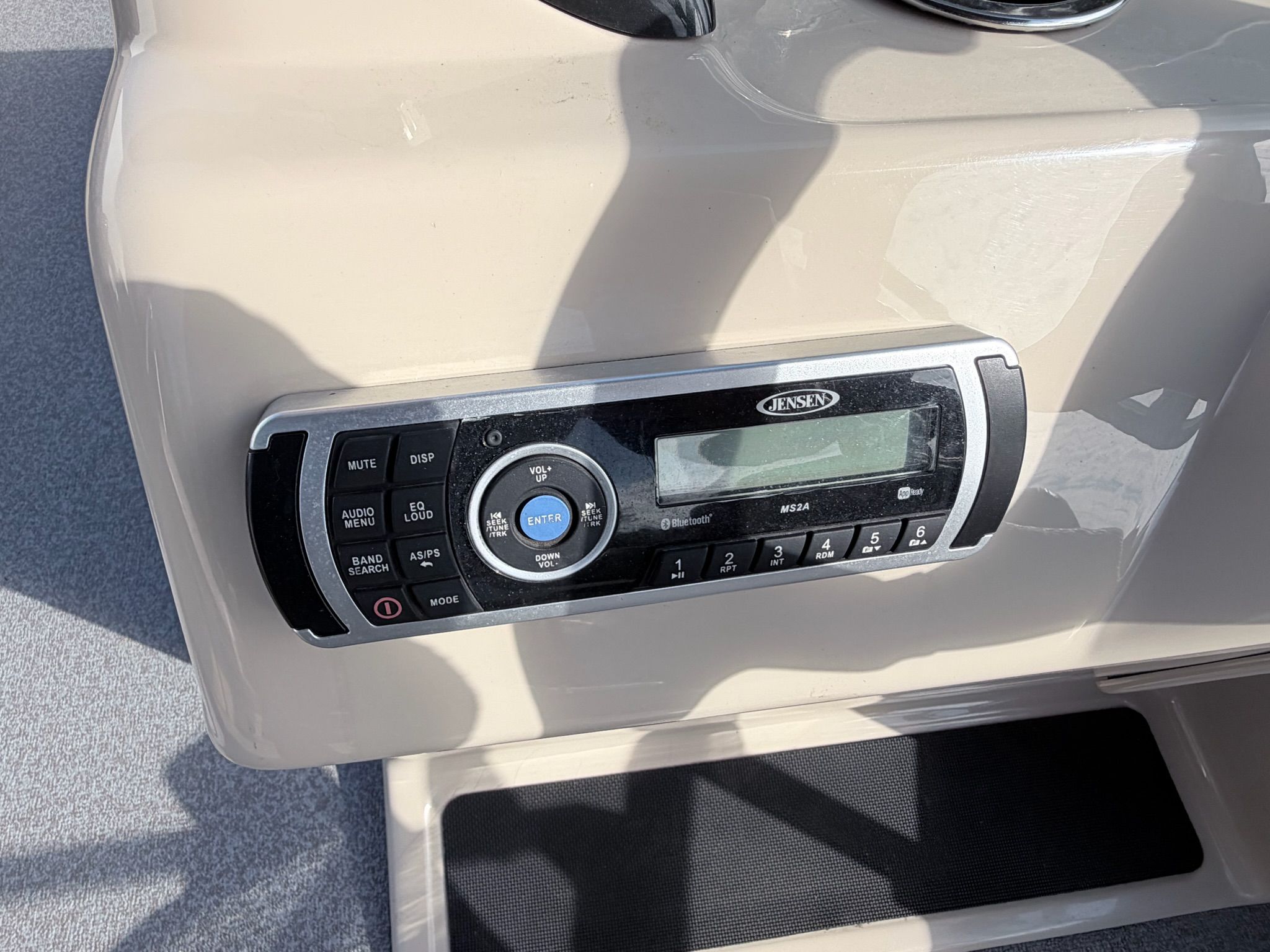 2018 Sun Tracker Party Barge 20 DLX - 8