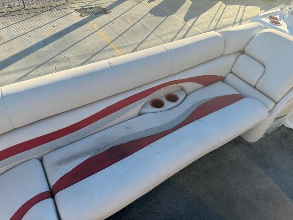 White and red seating on a 2005 Starcraft 22 Sport boat.
