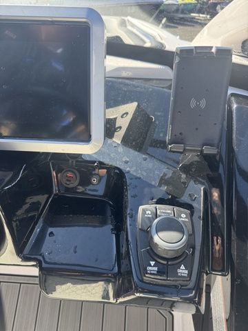 2025 Yamaha Boats 275SE - 21