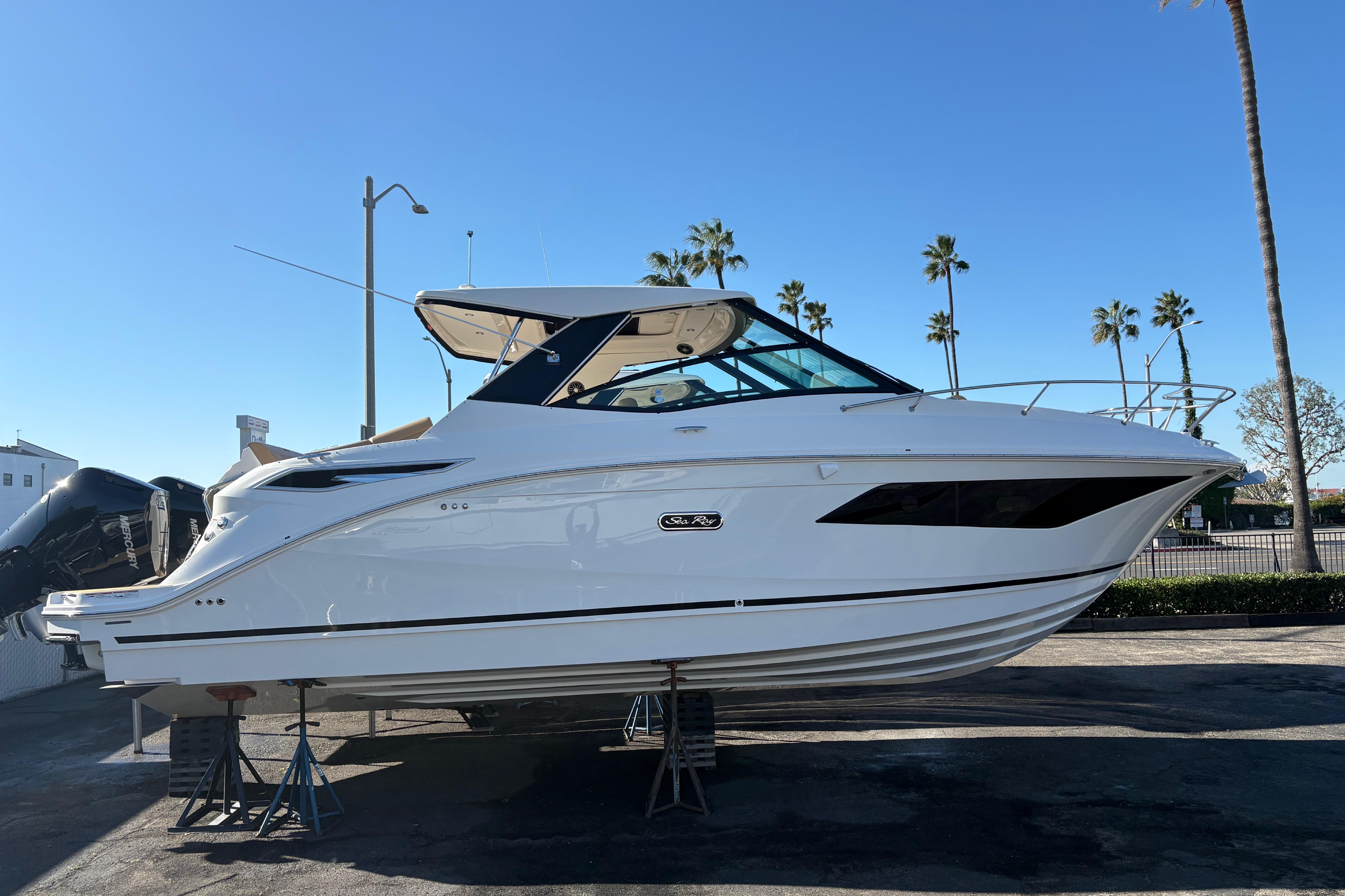 2026 Sea Ray Sundancer 320 Outboard