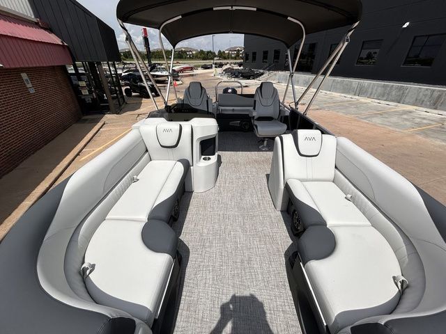 2025 Avalon LSZ Versatile Rear Bench 23 FT - 12