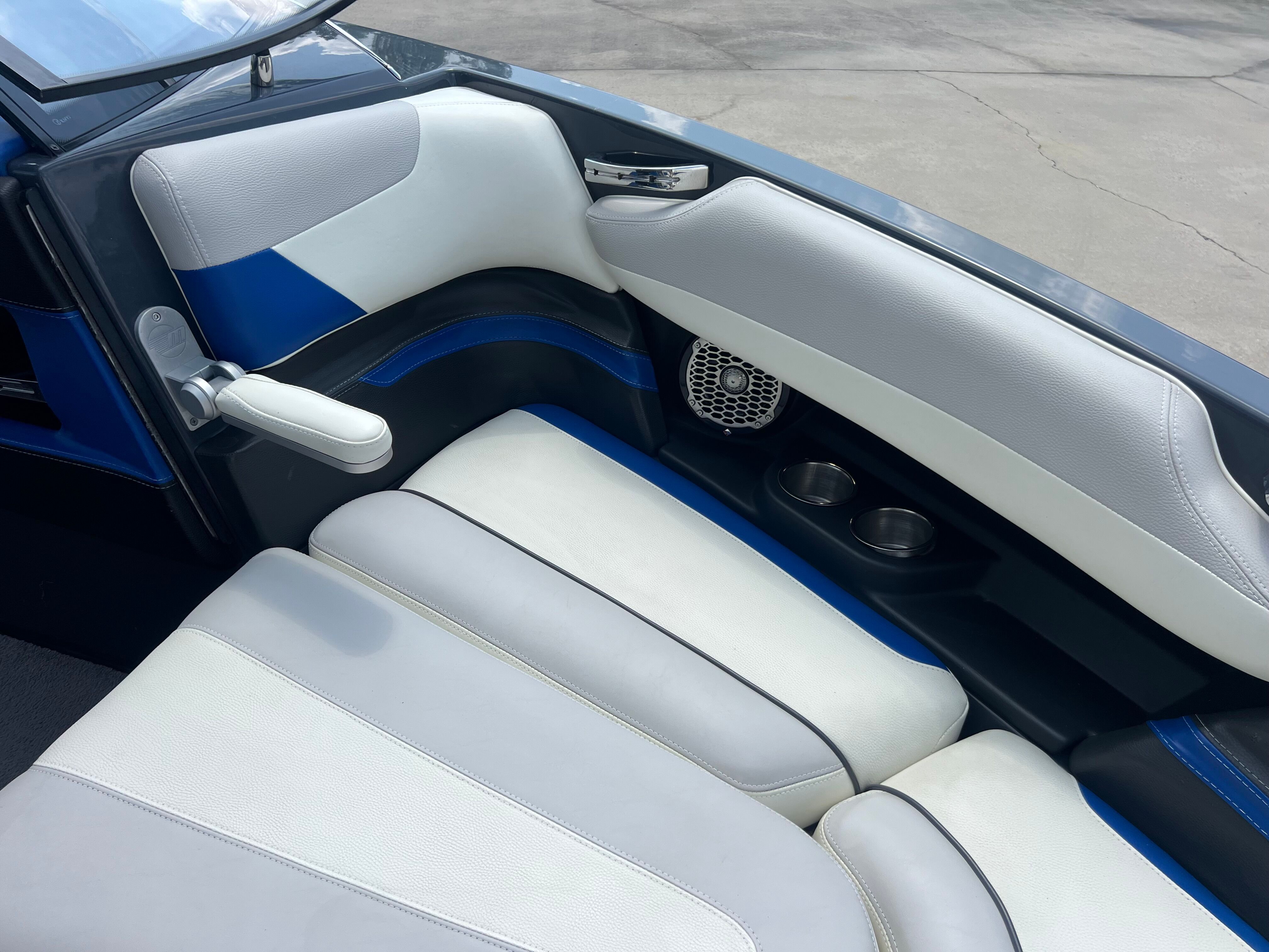 2014 MALIBU 23 LSV - Image 18