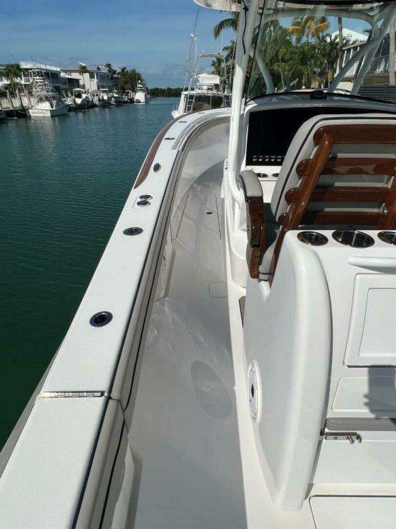 2023 Valhalla Boatworks V-33 - Image 9