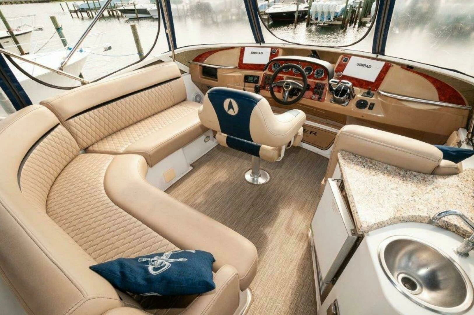 2002 Carver 444 Cockpit Motor Yacht - Image 14