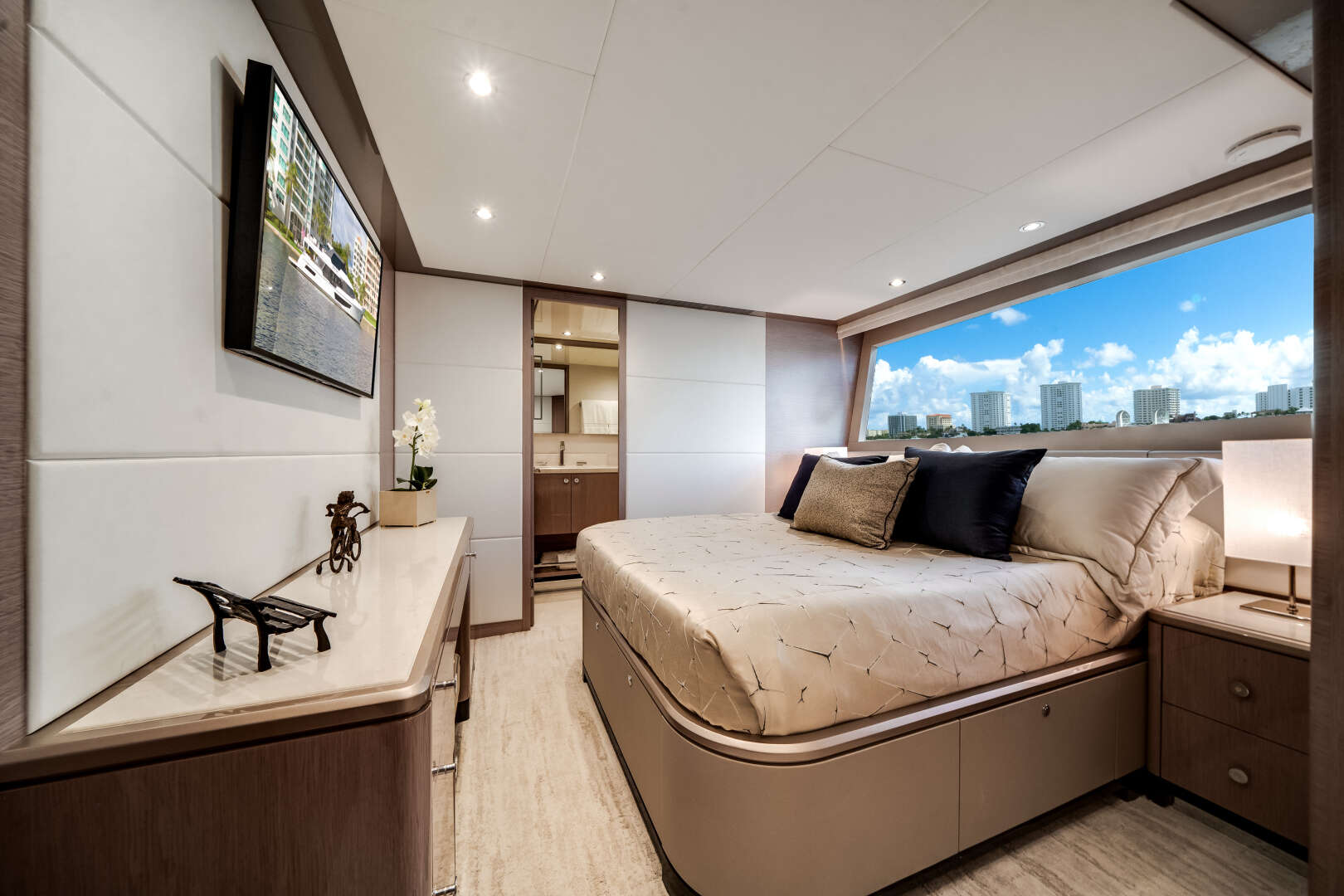 2022 Ocean Alexander 32L - Image 46
