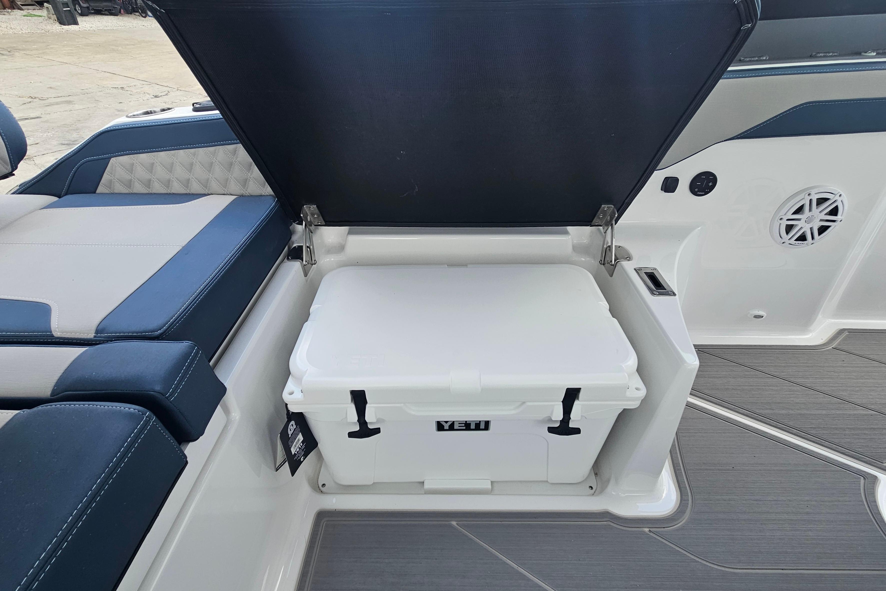 2026 Monterey Elite 27 OB boat with Yeti cooler storage compartment.