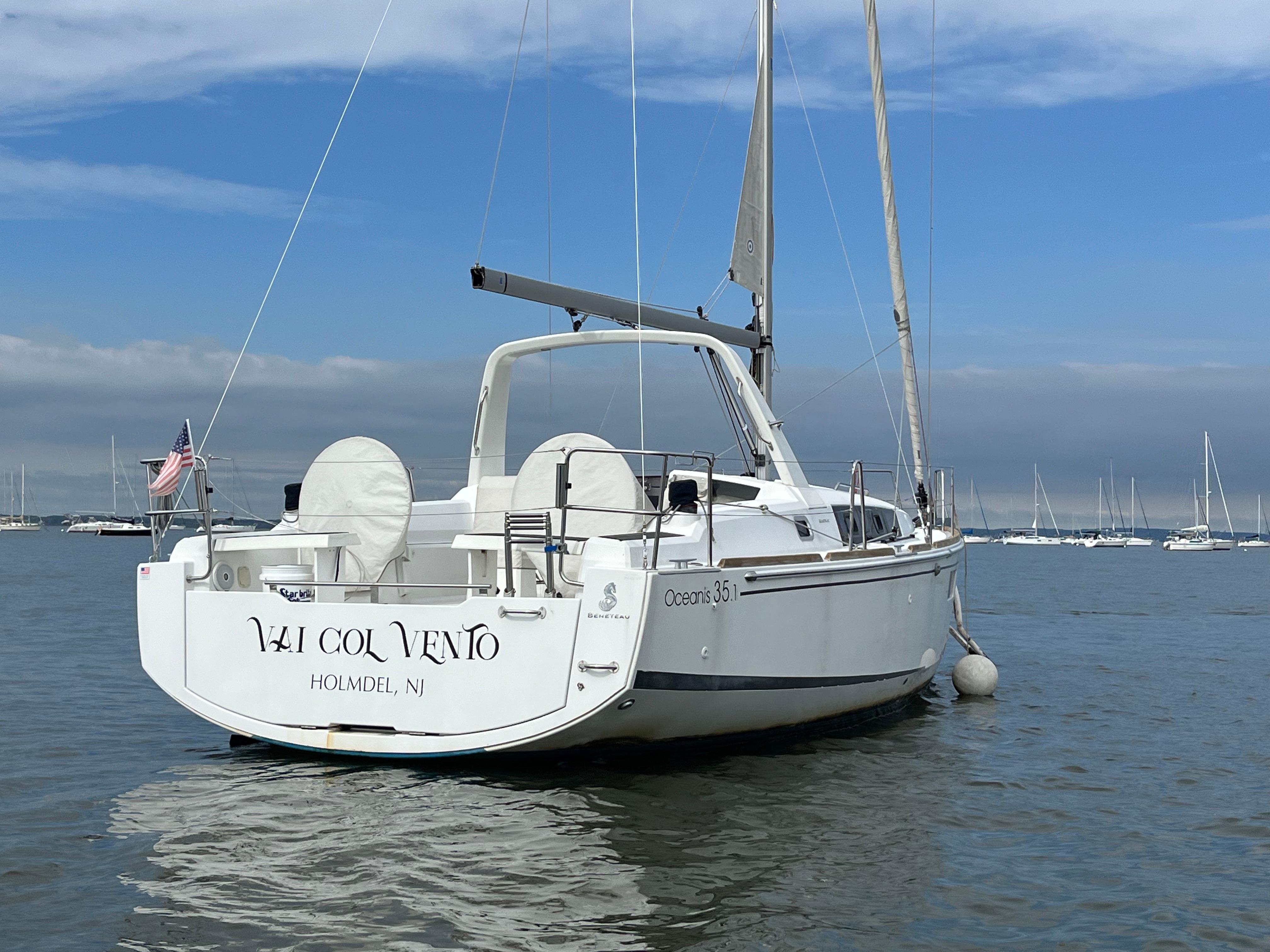 2018 Beneteau Oceanis 35.1