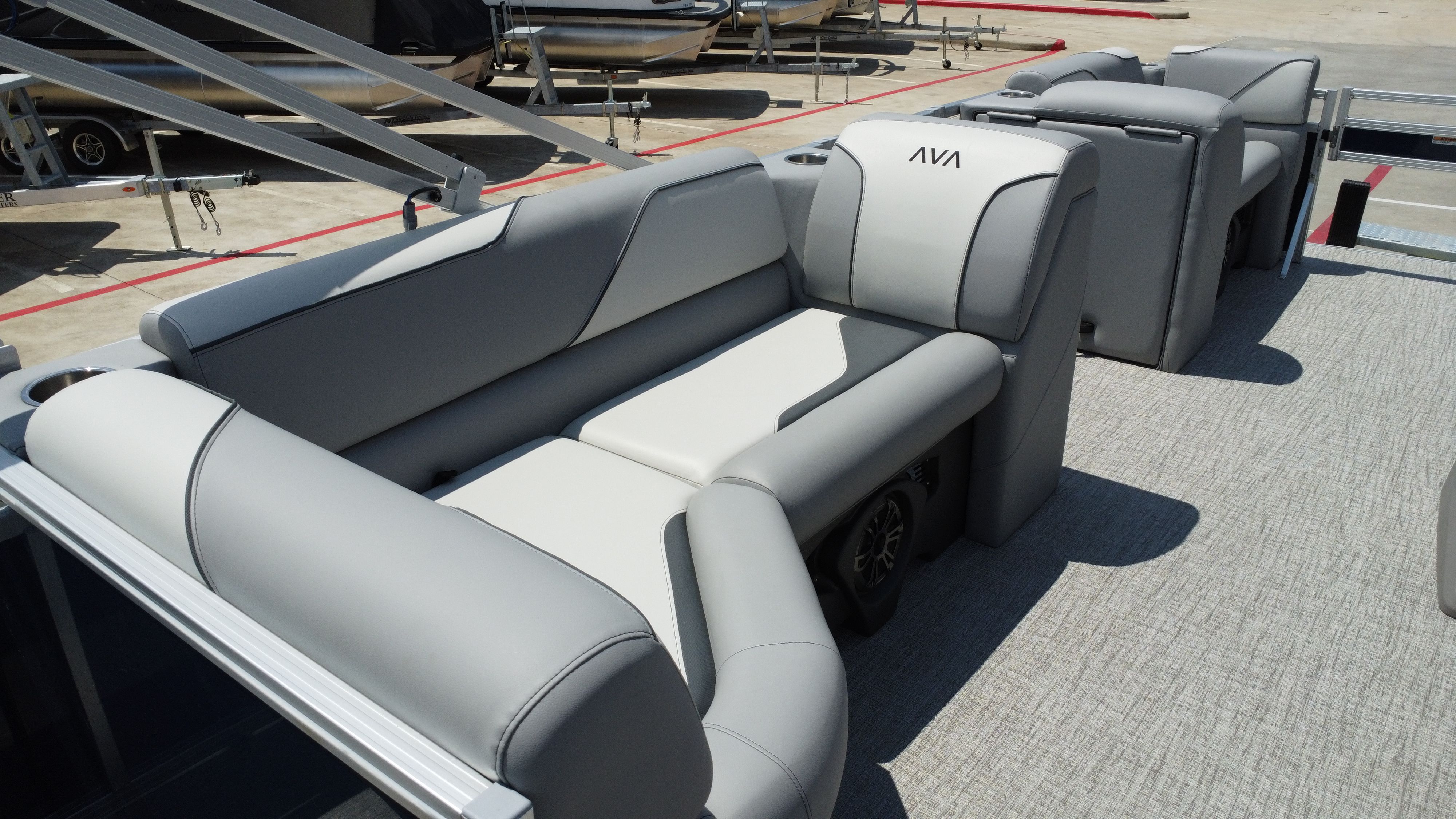 2026 Avalon Venture Rear Fish - 21' - 26