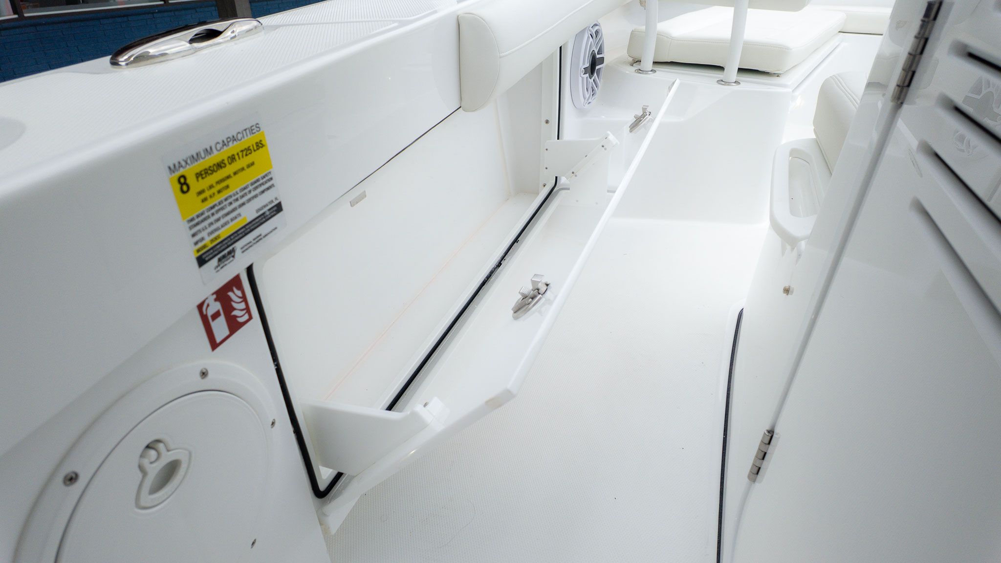 2026 Everglades 253 Center Console - 14