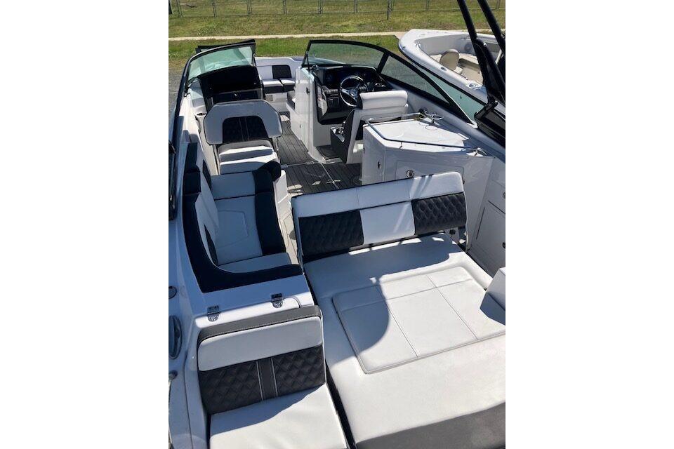 2024 Monterey M-65 boat interior with sleek seating and modern dashboard design.