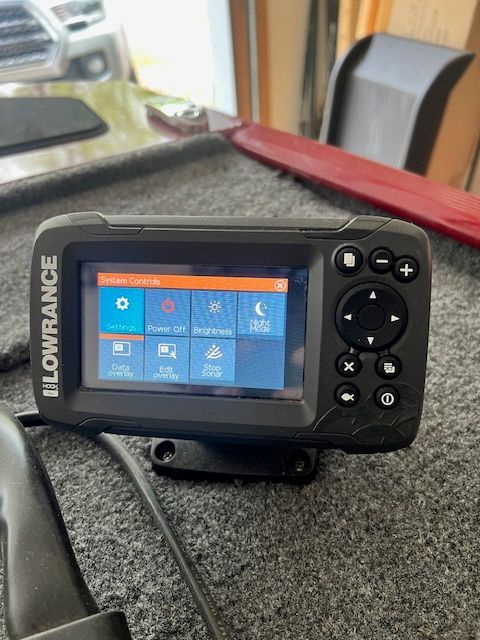 Lowrance fish finder on Bass Tracker Classic XL 2022.