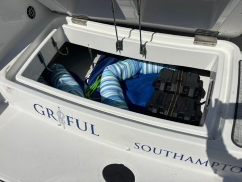 Cobalt SC23 boat storage compartment with accessories, year 2020.