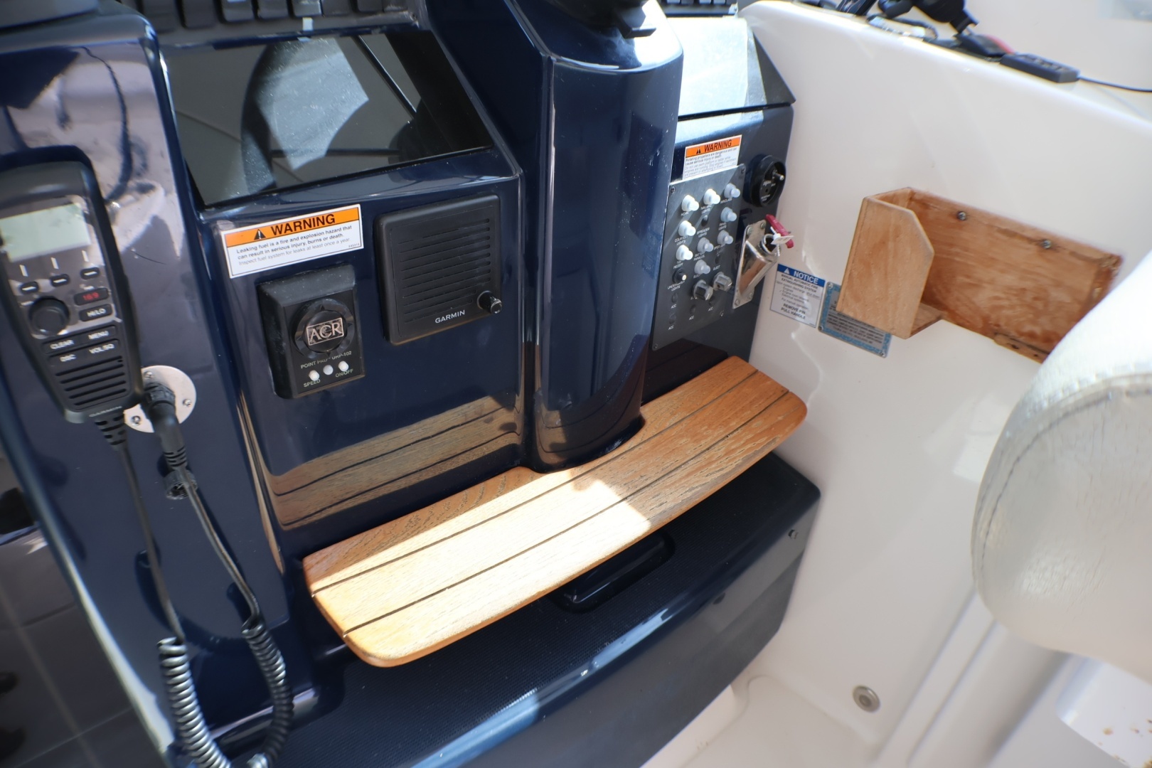 2009 Tiara Yachts 3500 Sovran - Image 9