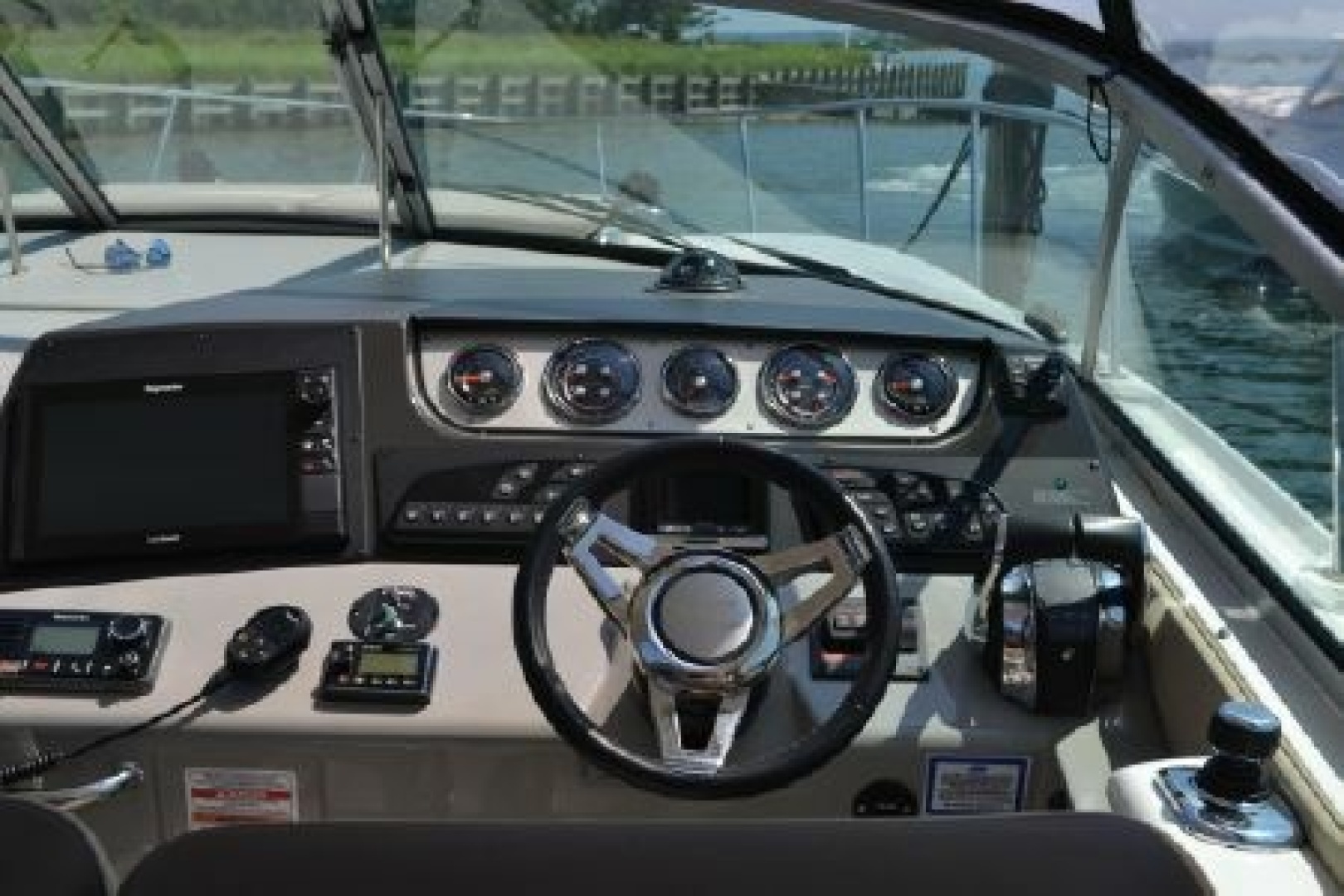 2017 Sea Ray Sundancer 370 - Image 16