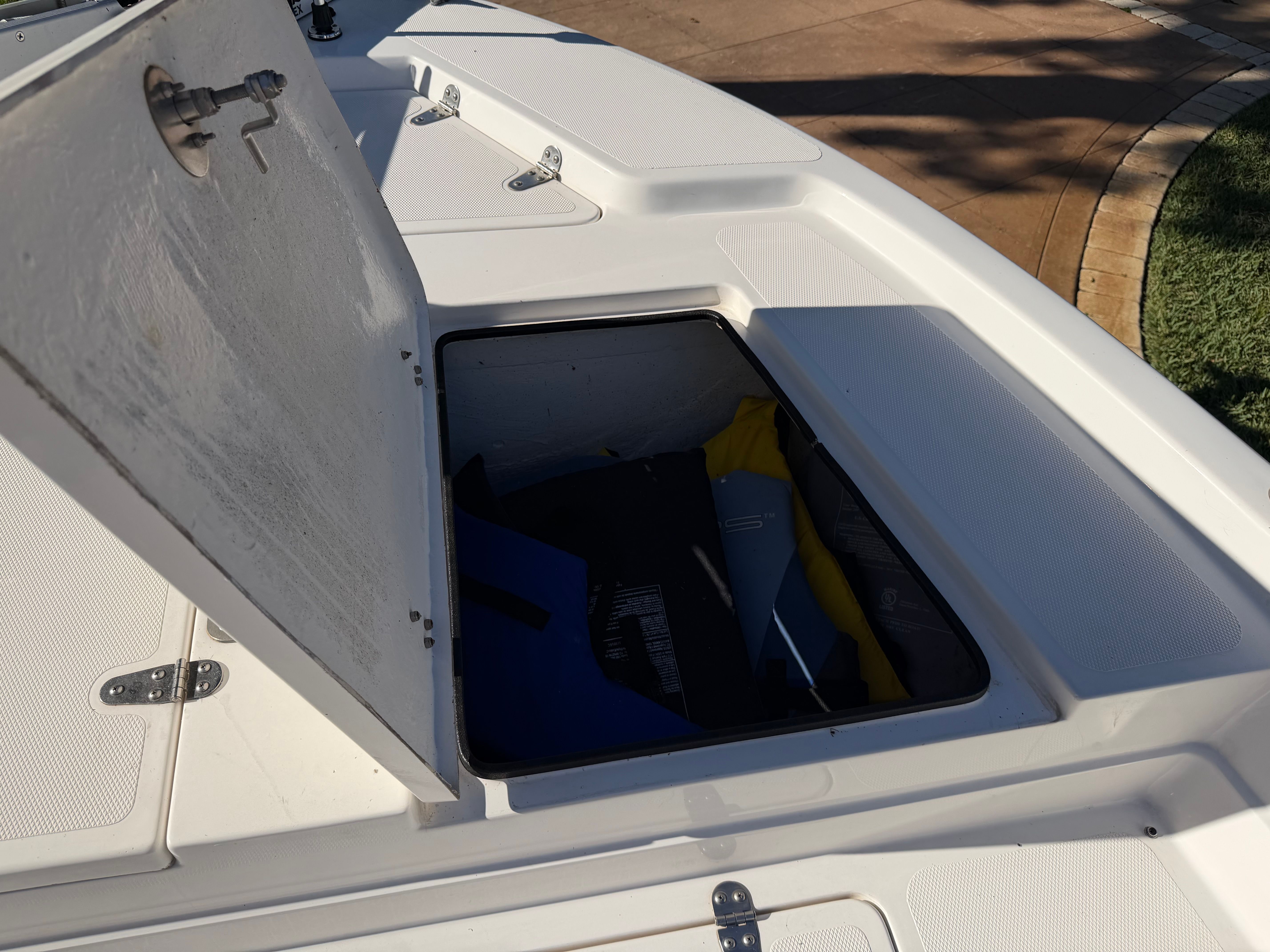 Open storage compartment on a 1999 Skeeter ZX2200 boat.