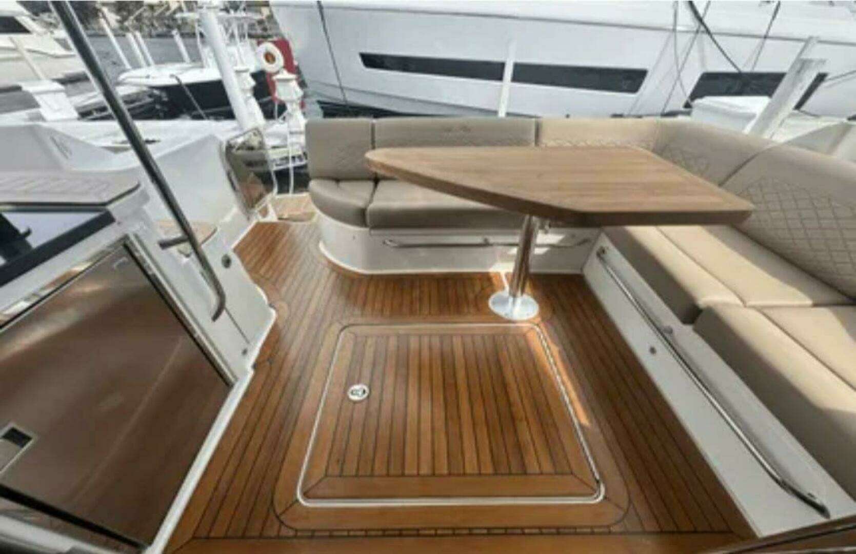 2017 Sea Ray 51 Fly - Image 7