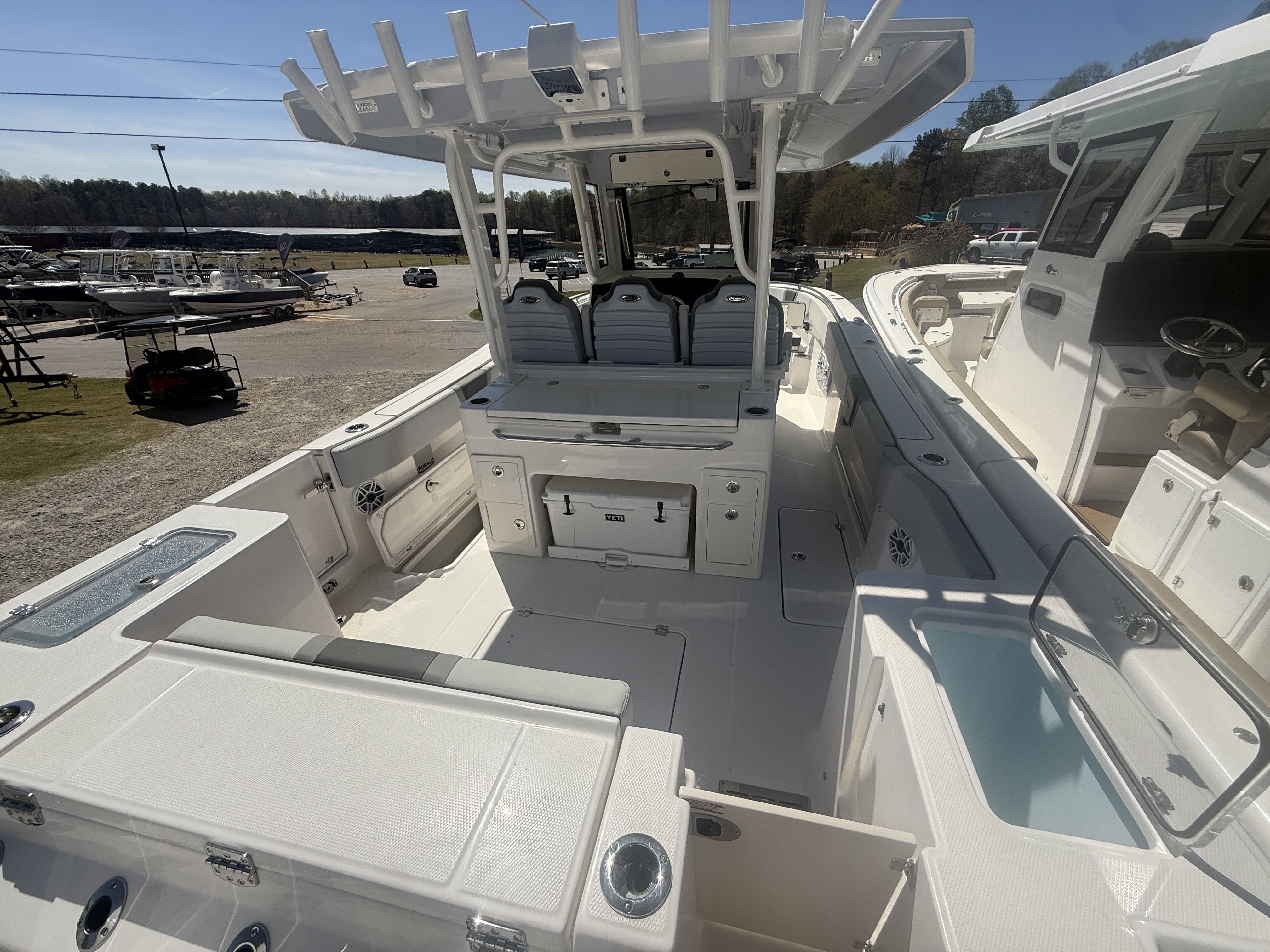 2026 Robalo R300 Center Console - 4