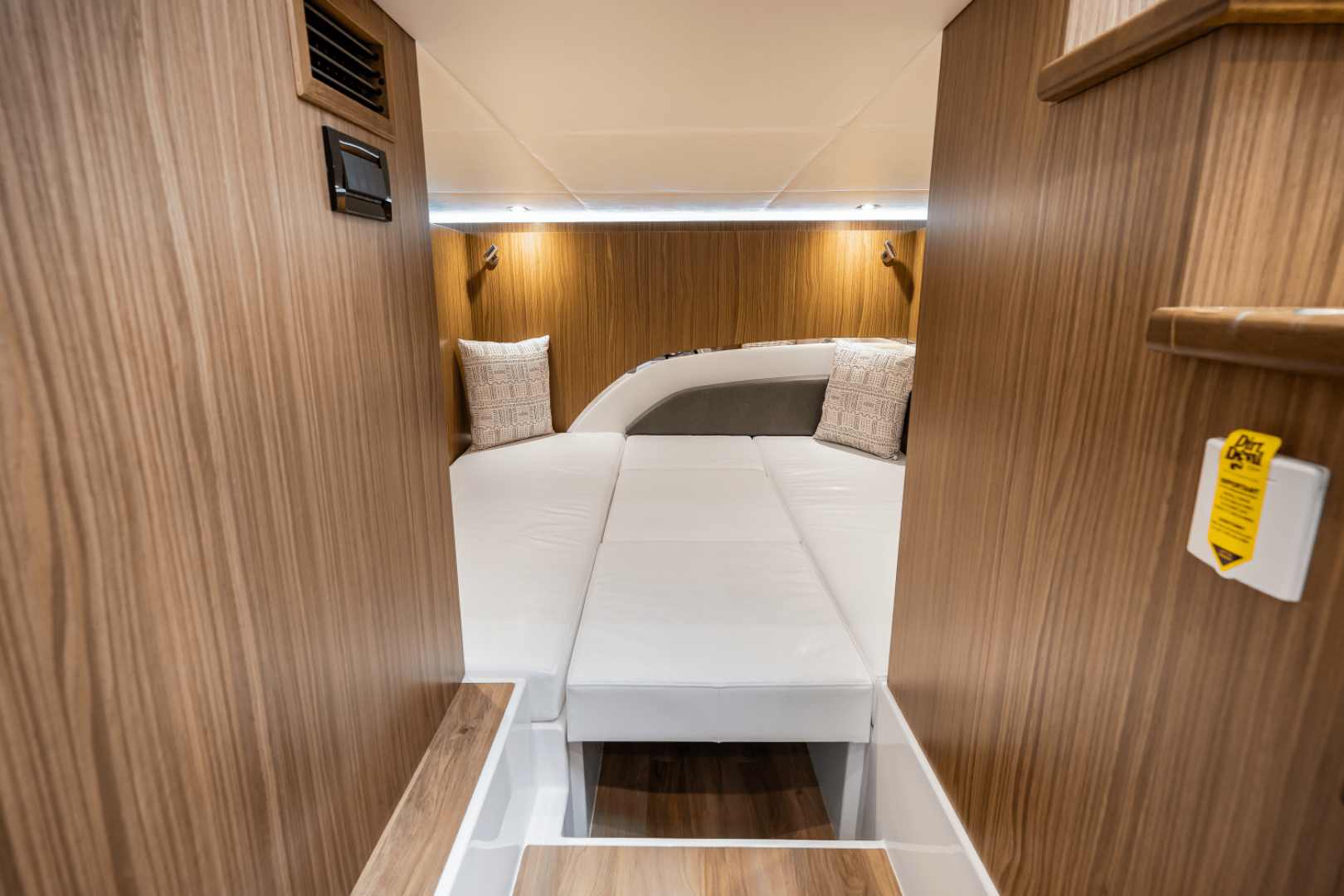 2025 Cruisers Yachts 50 GLS - Image 51
