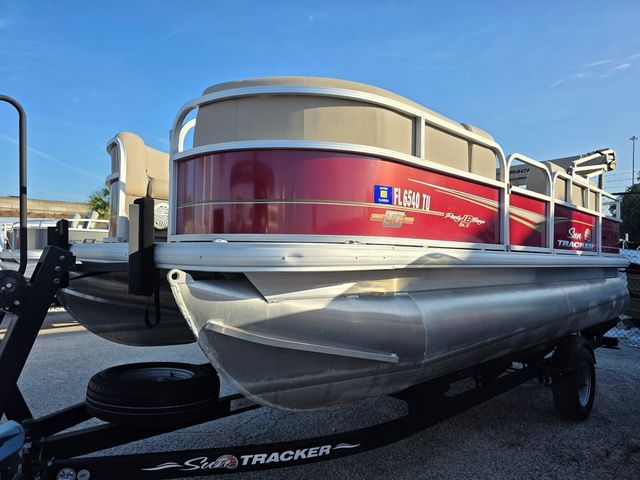 2023 Sun Tracker Party Barge 18 - 3