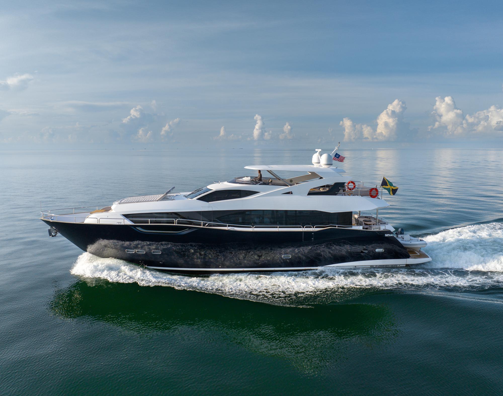 2021 Sunseeker 95 Yacht