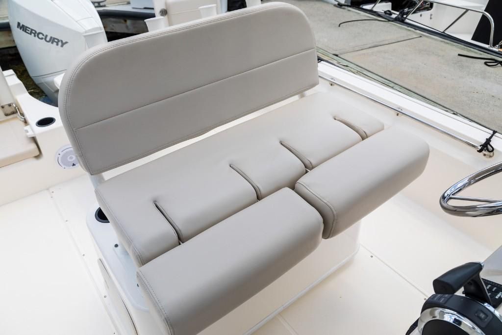 2023-Boston-Whaler-210-Montauk-MarineMax