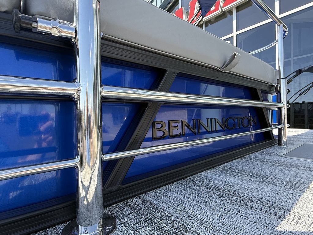 2025 Bennington 22 S SWINGBACK - 6