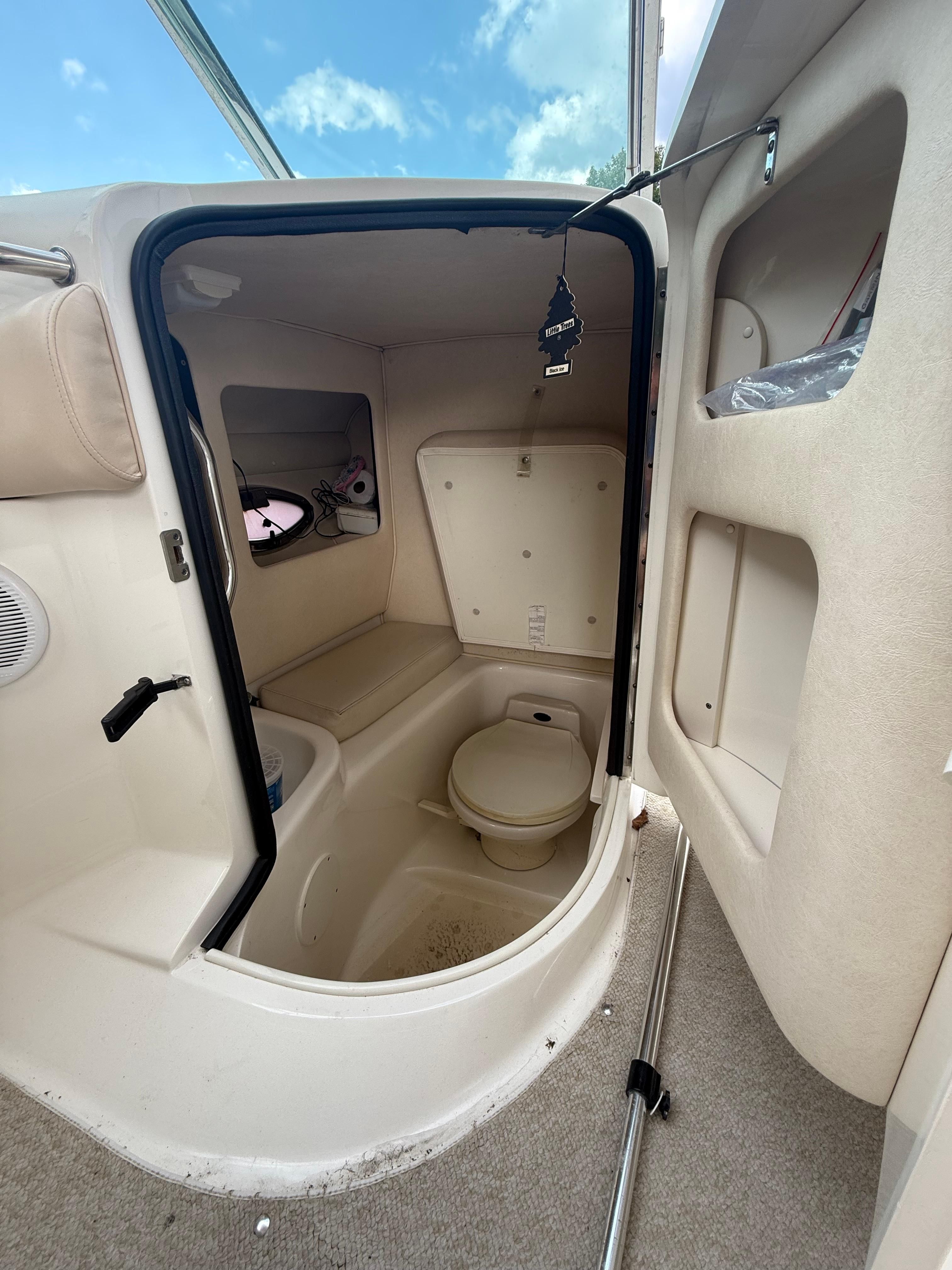2001 Sea Ray 290 SLX - 11
