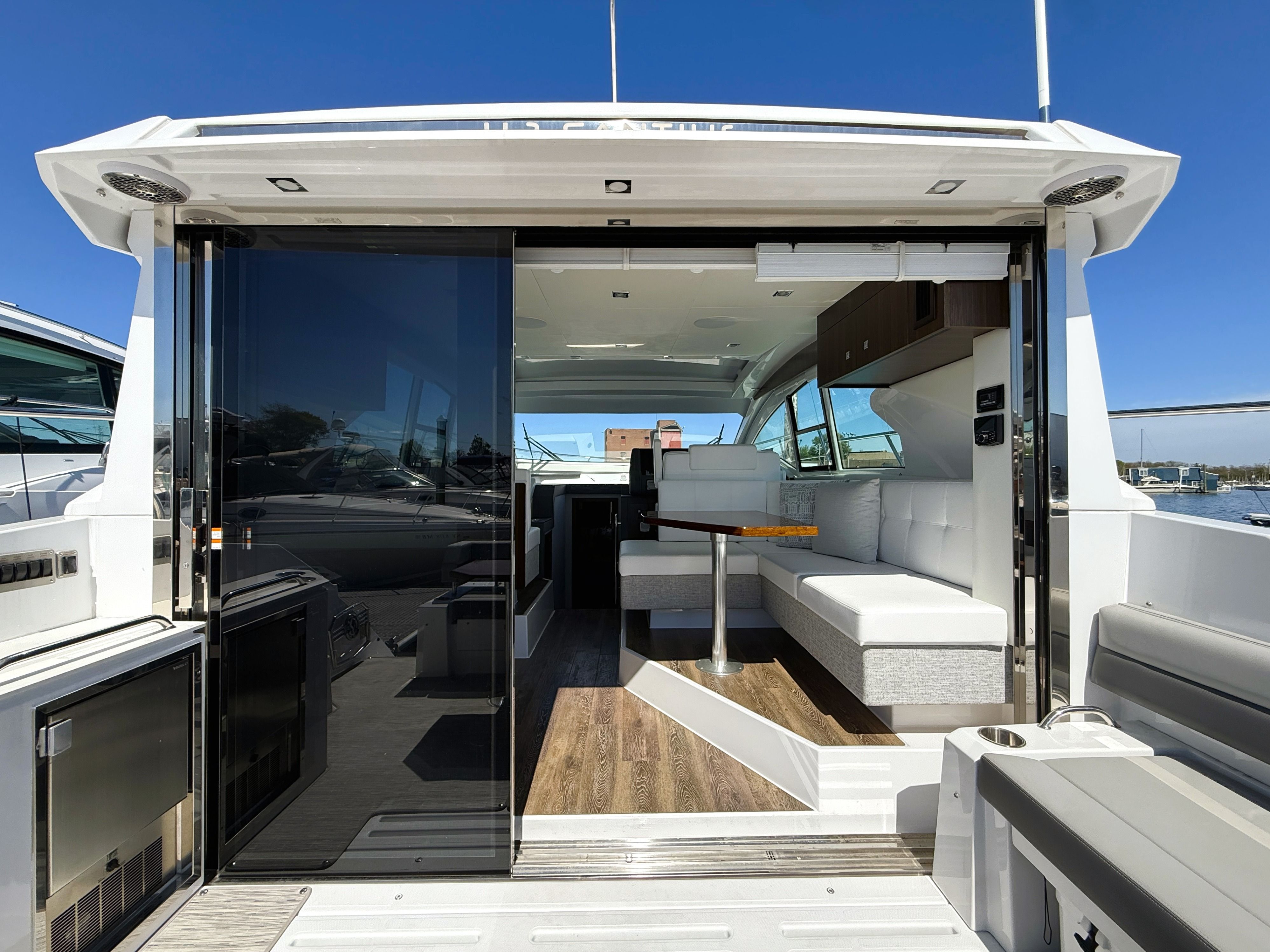 2024 Cruisers Yachts 42 Cantius - 6