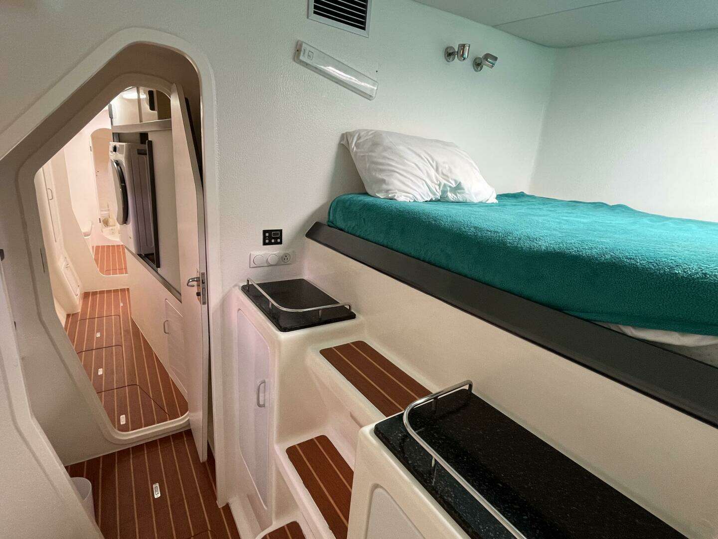 2013 Voyage Yachts 520 - Image 53
