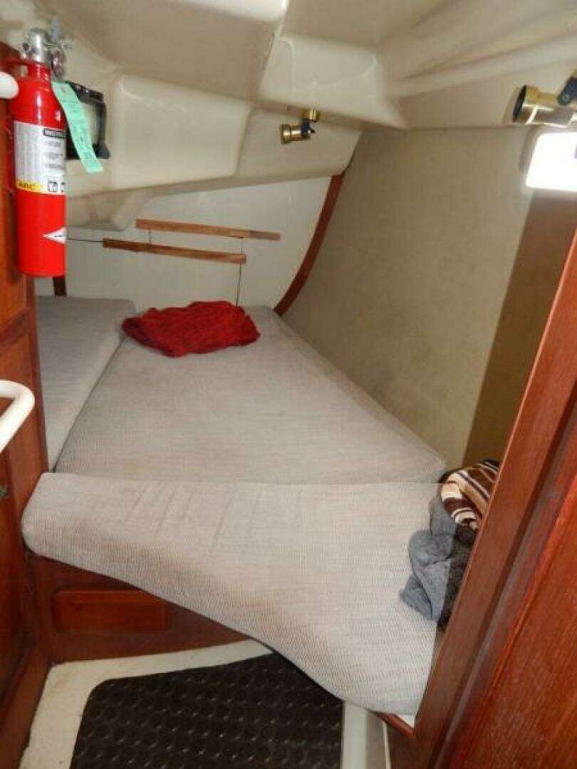 1992 Hunter 33.5 - Image 20