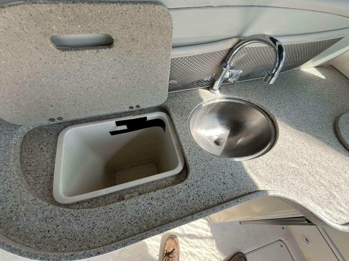 2000 Rinker Fiesta Vee 340 - Image 16