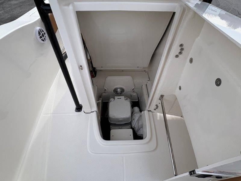 2025 Robalo R202 Explorer - 70