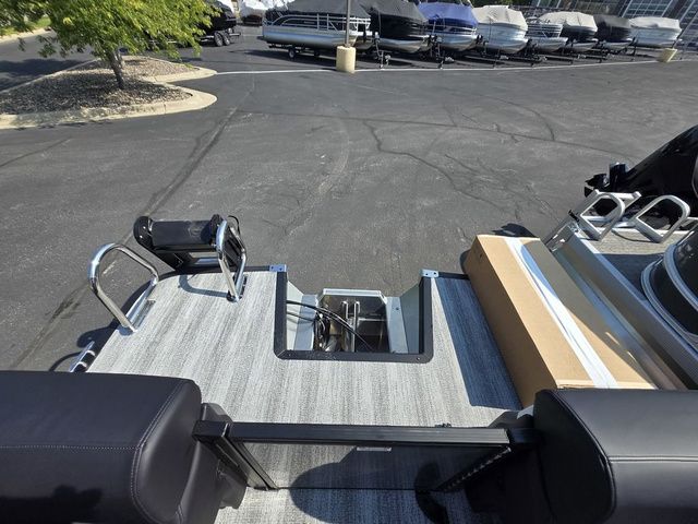2026 Bennington M Quad Bench 24 MFB Tritoon - 6