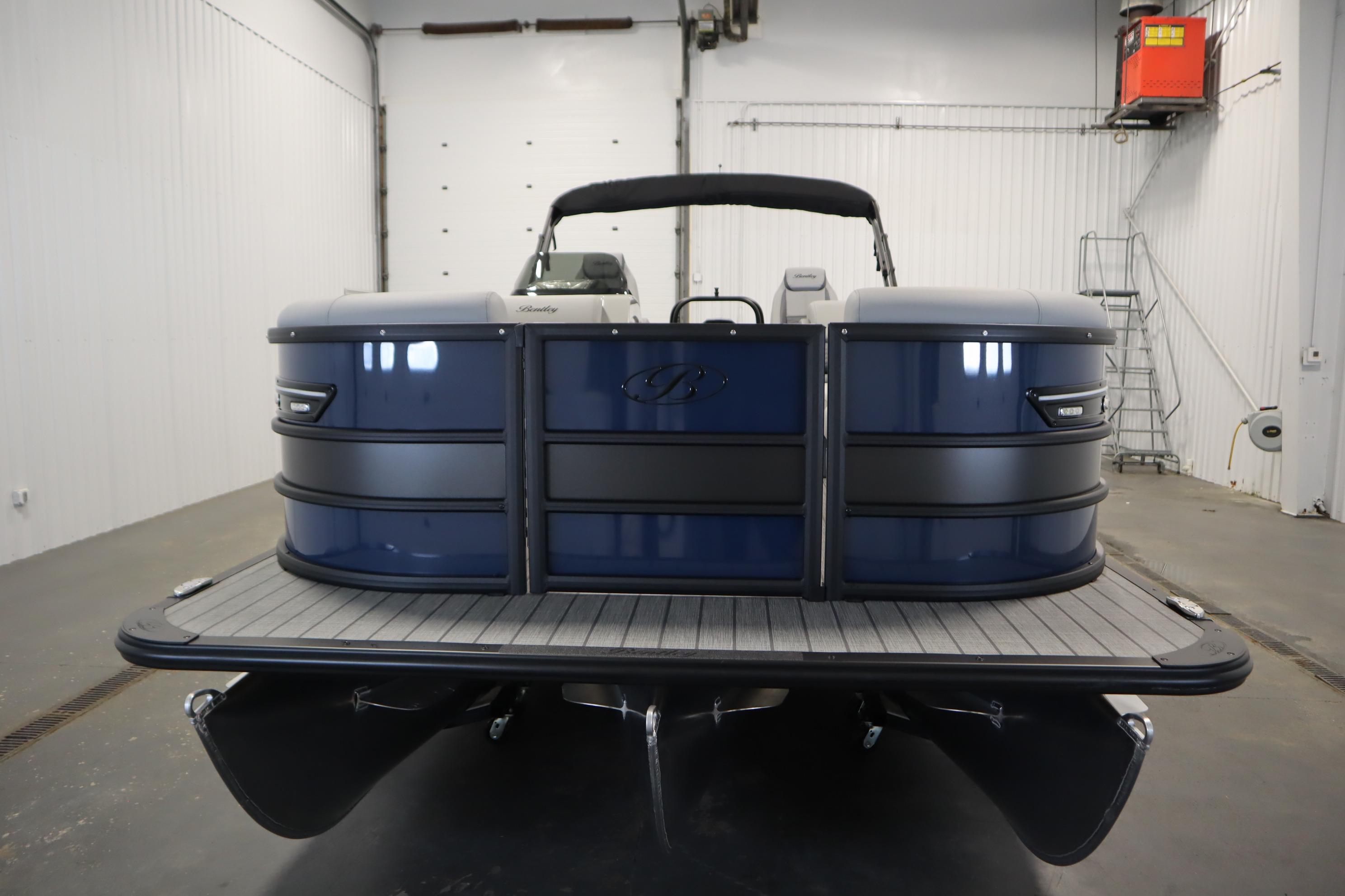 2025 Bentley Pontoons Elite 253 Admiral Tri-toon in a spacious indoor setting.