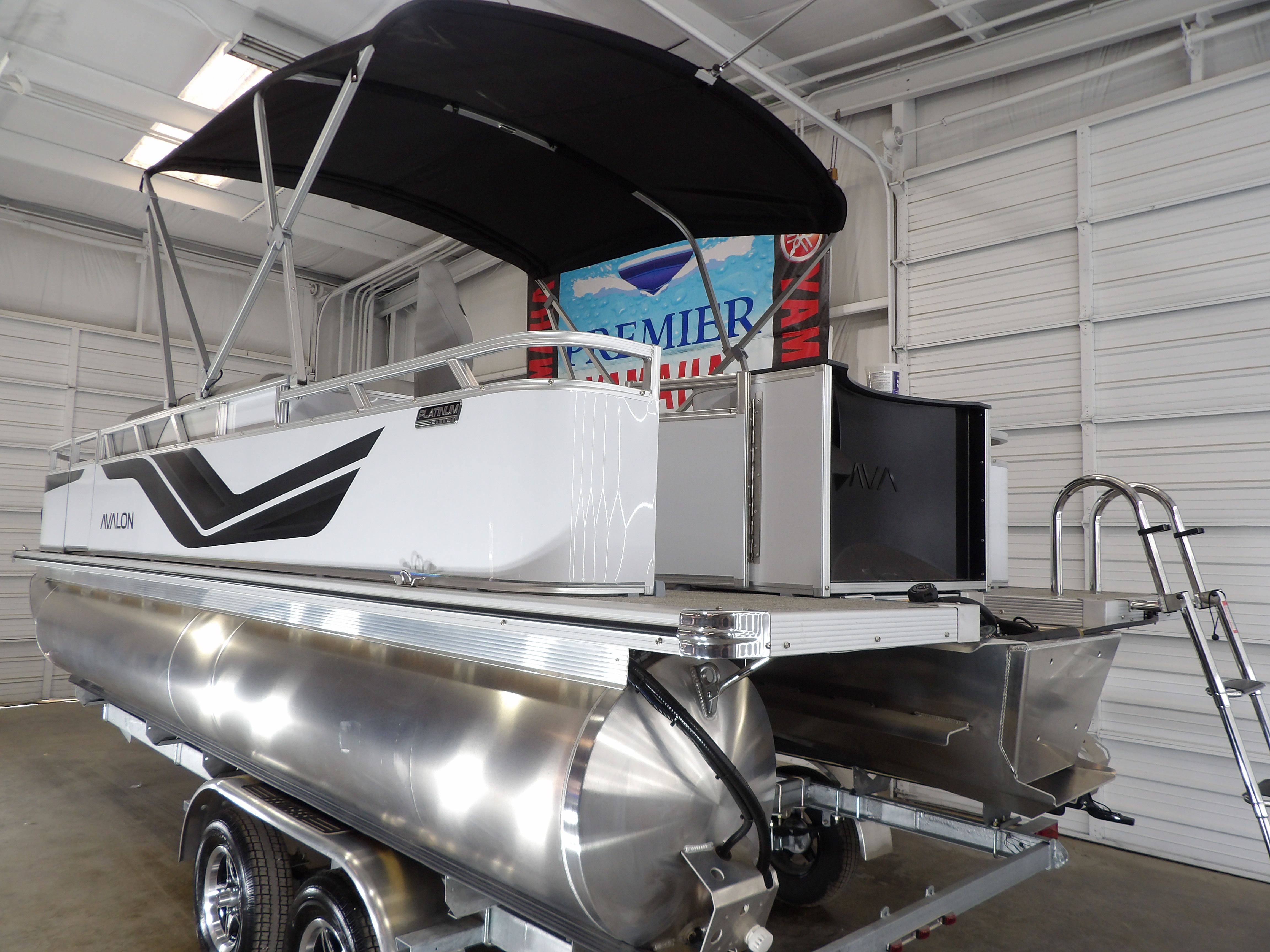 2026 Avalon Venture 85 Rear Fish - 21' - 11